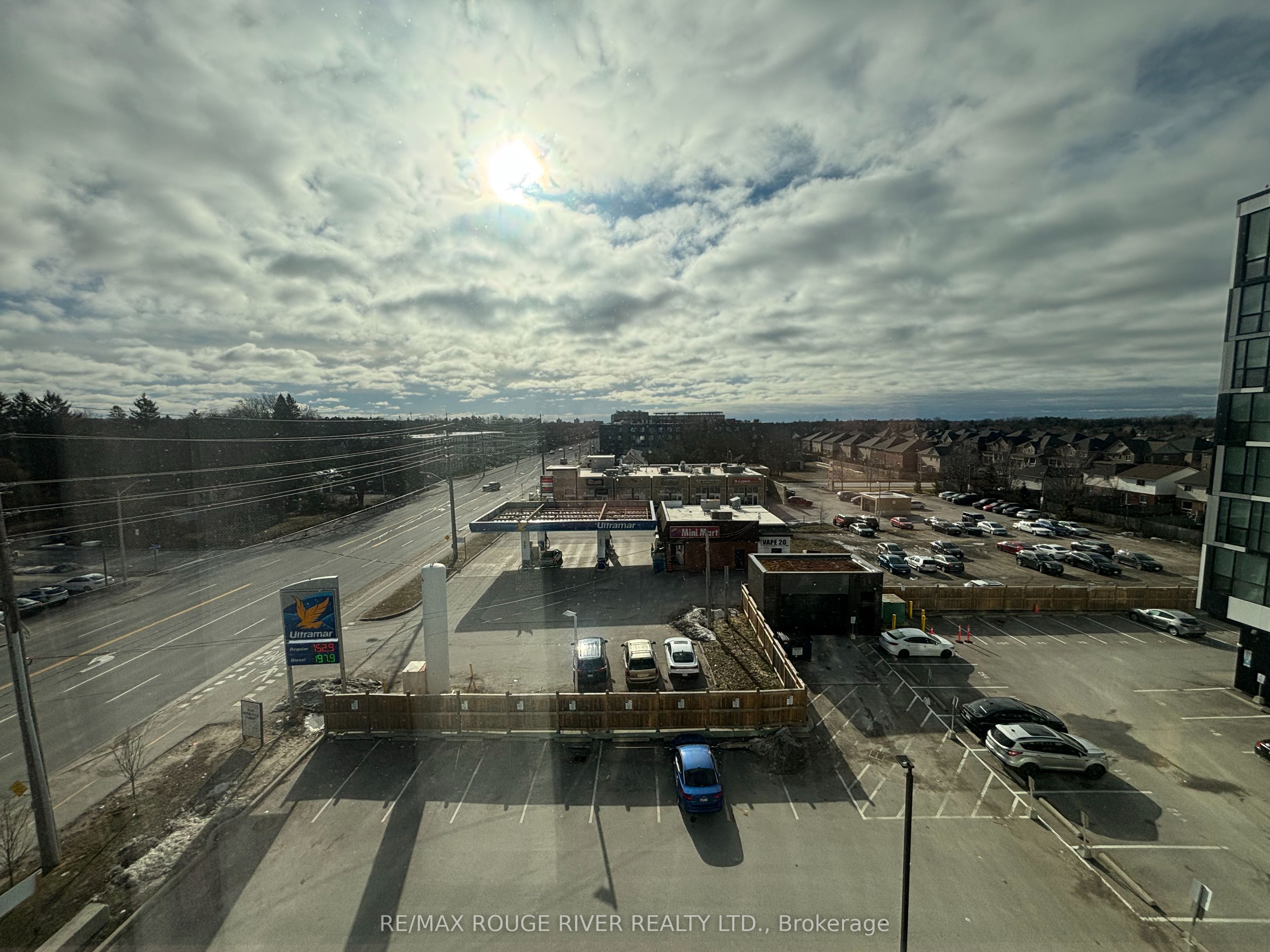 1900 Simcoe Street N 536