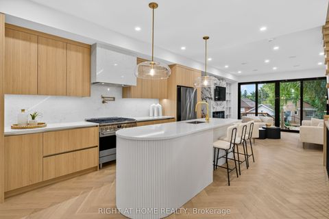 15A ROSEMEADE Avenue Toronto W07 ON M8Y 3A2