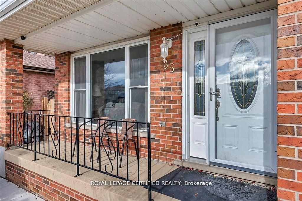 35 Trenholme Crescent