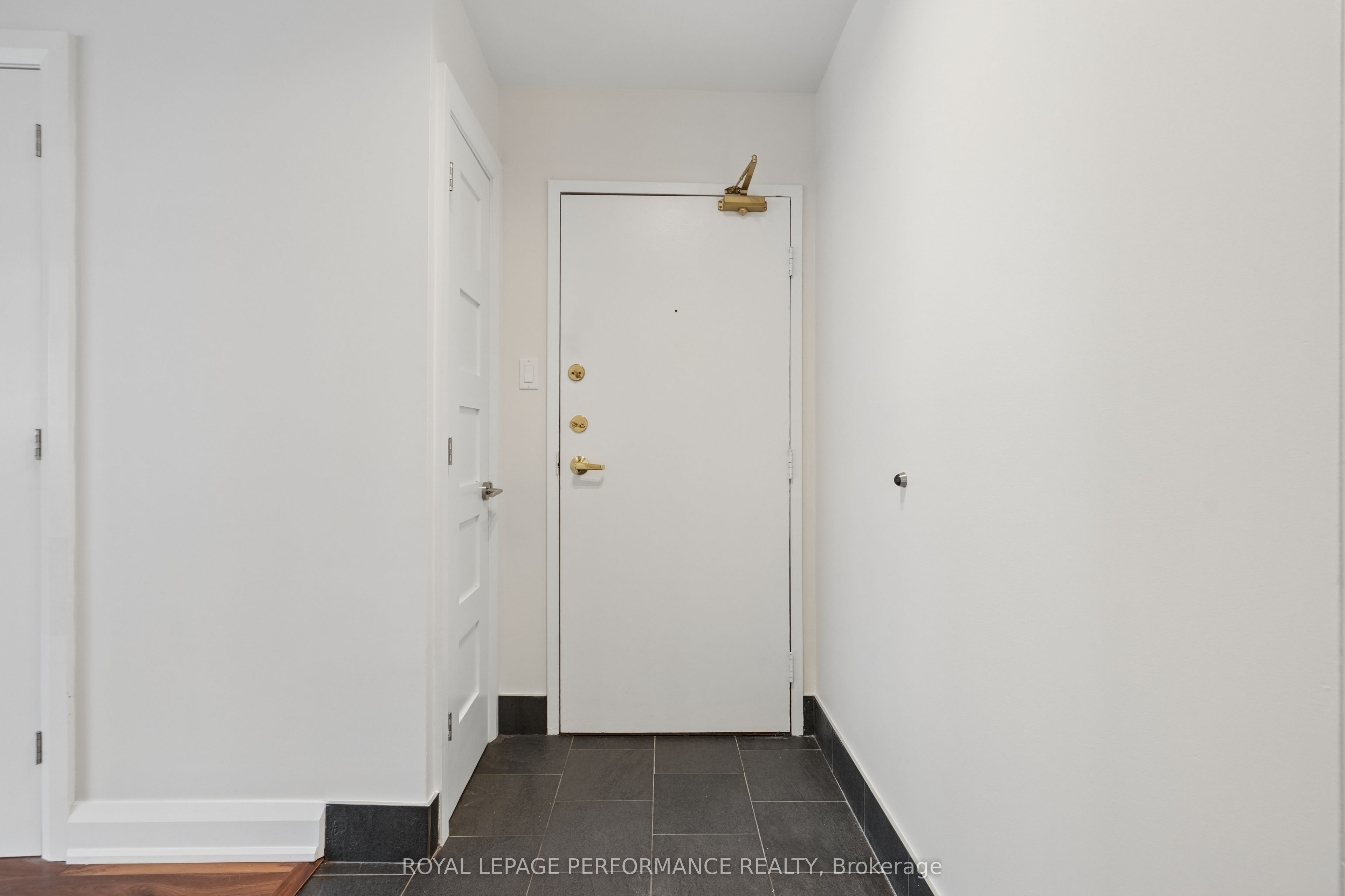 500 Laurier Avenue W 1706