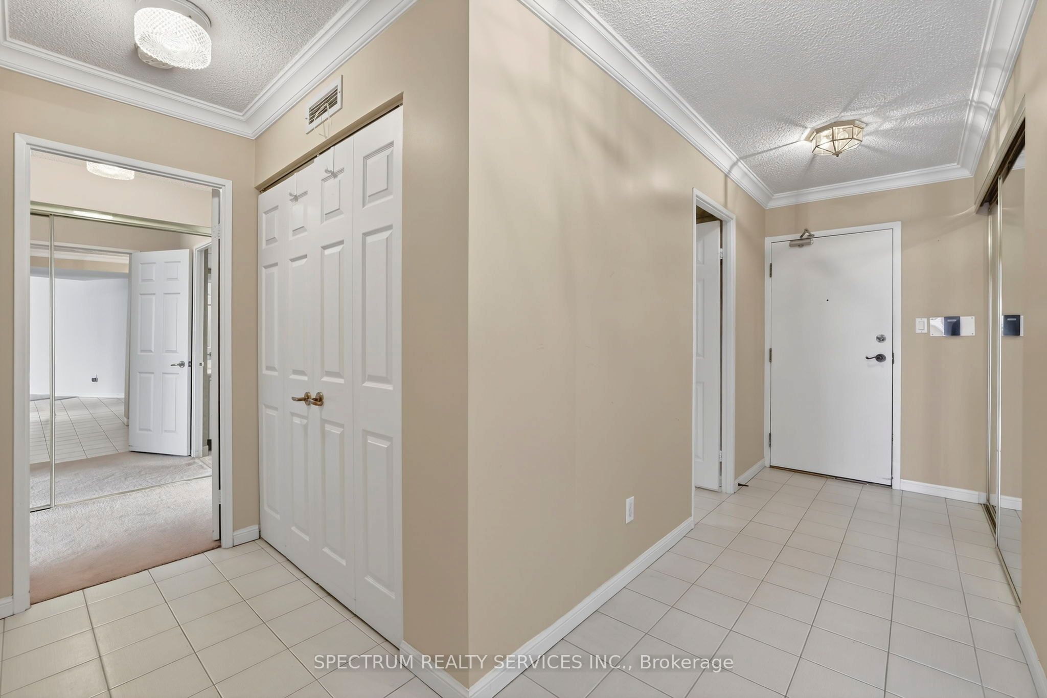 85 Skymark Drive 302