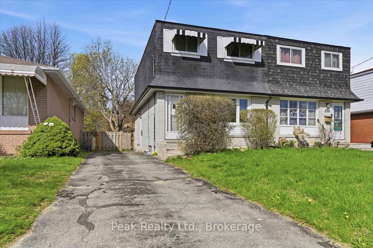 644 Perry Crescent