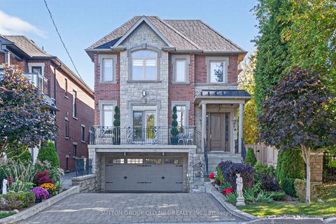 7 Cousins Drive Aurora ON L4G 1B2