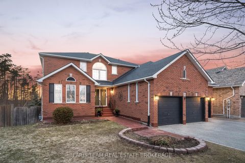 11 Berry Court Barrie ON L4N 0J6