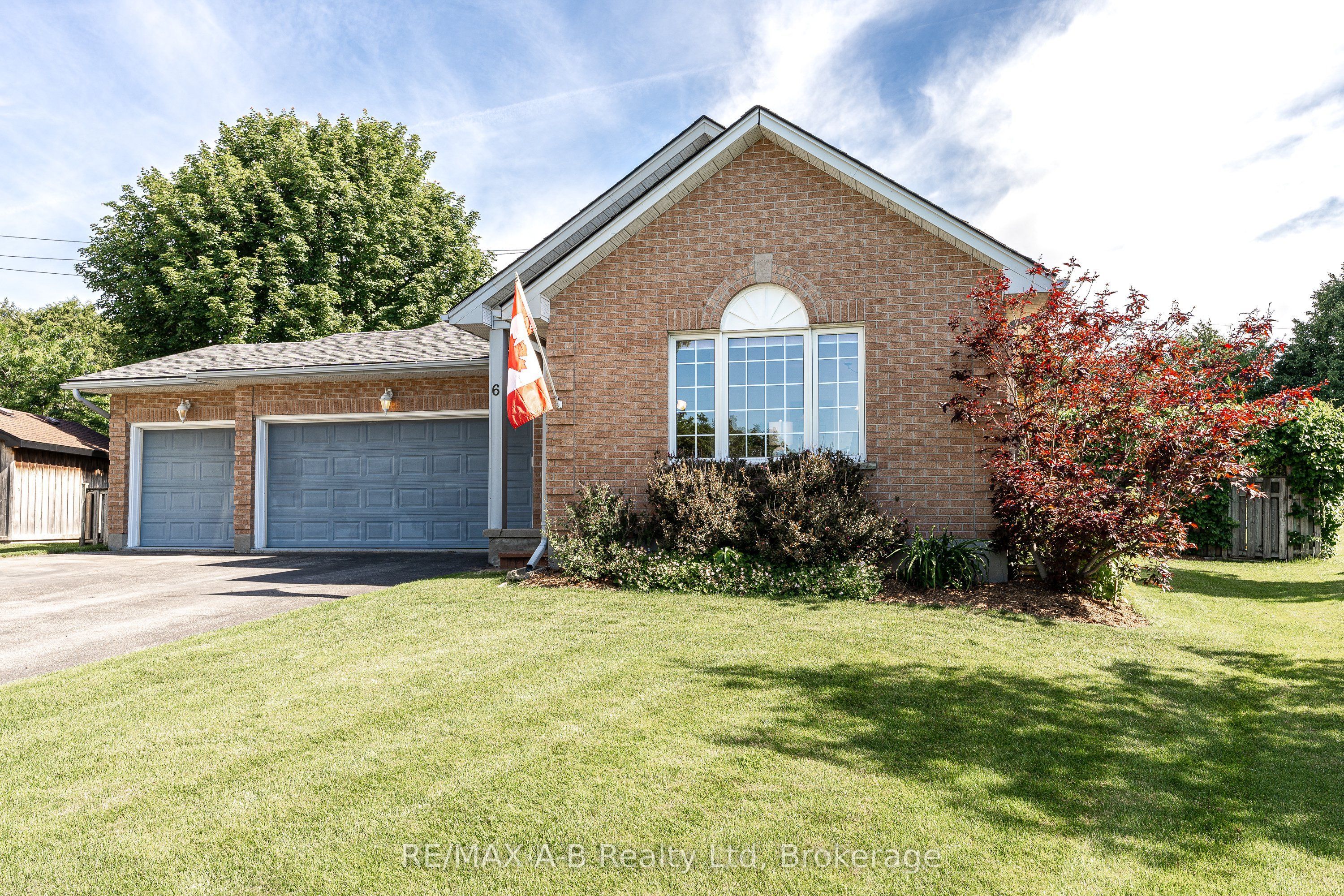 6 Meadowridge Court