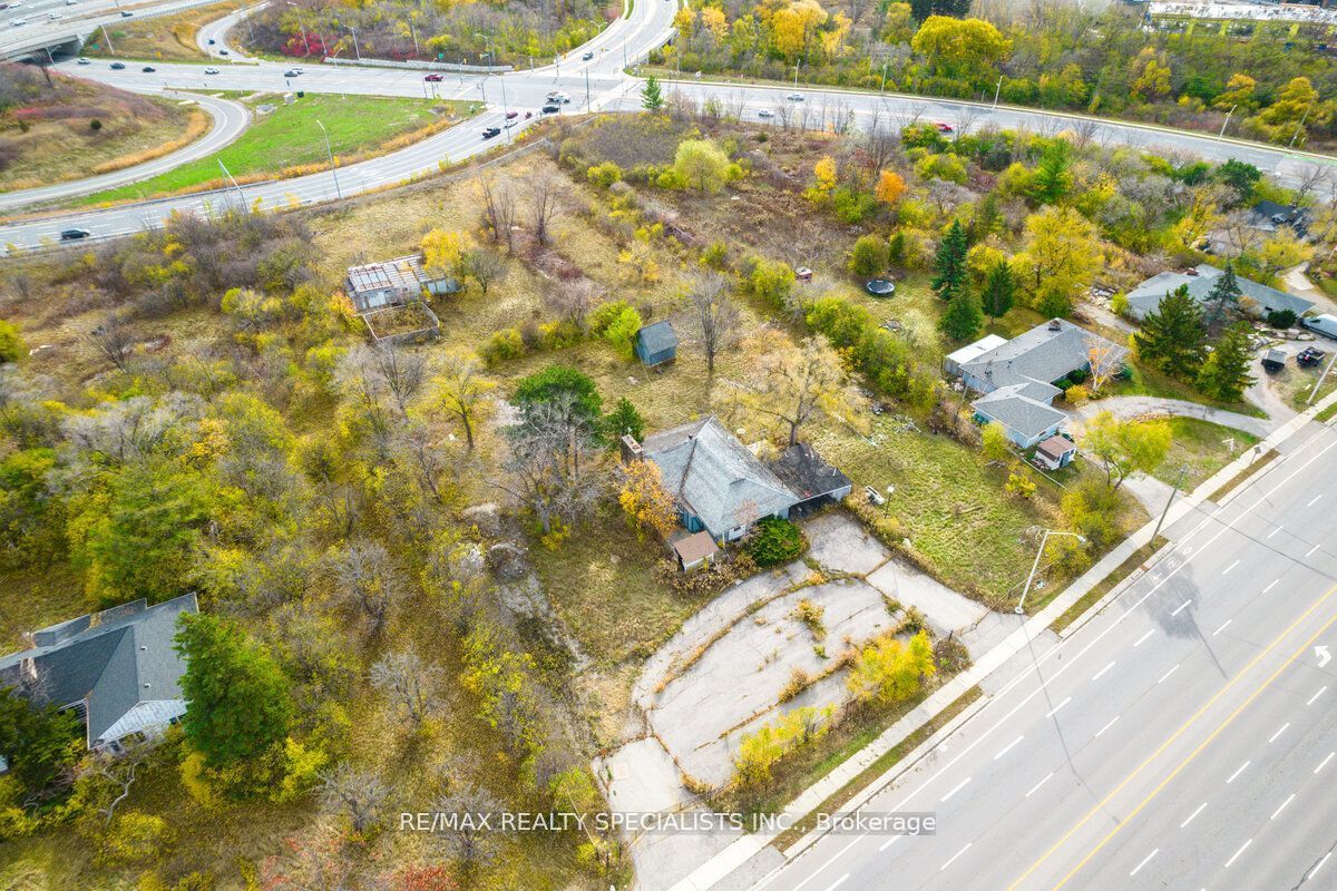 2036 Upper Middle Road E