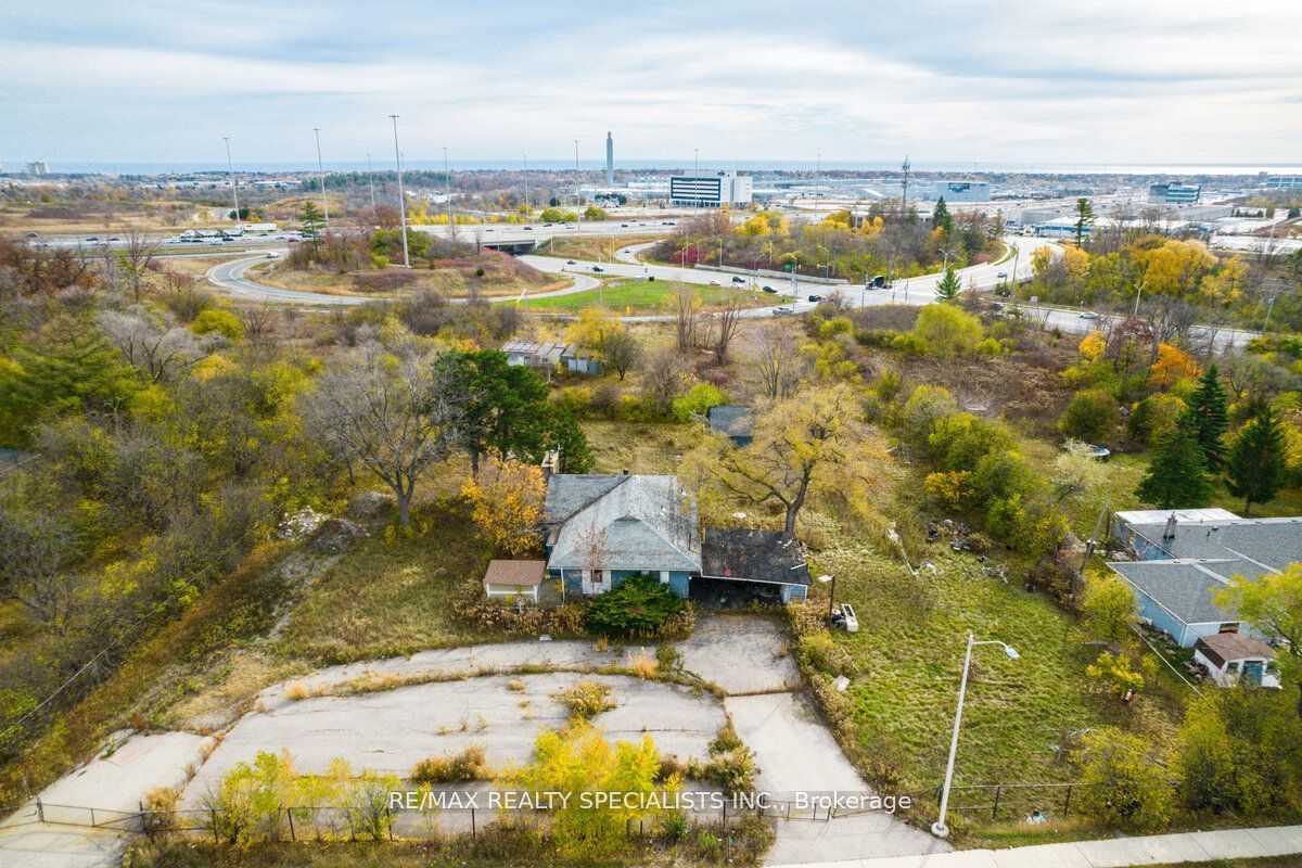 2036 Upper Middle Road E