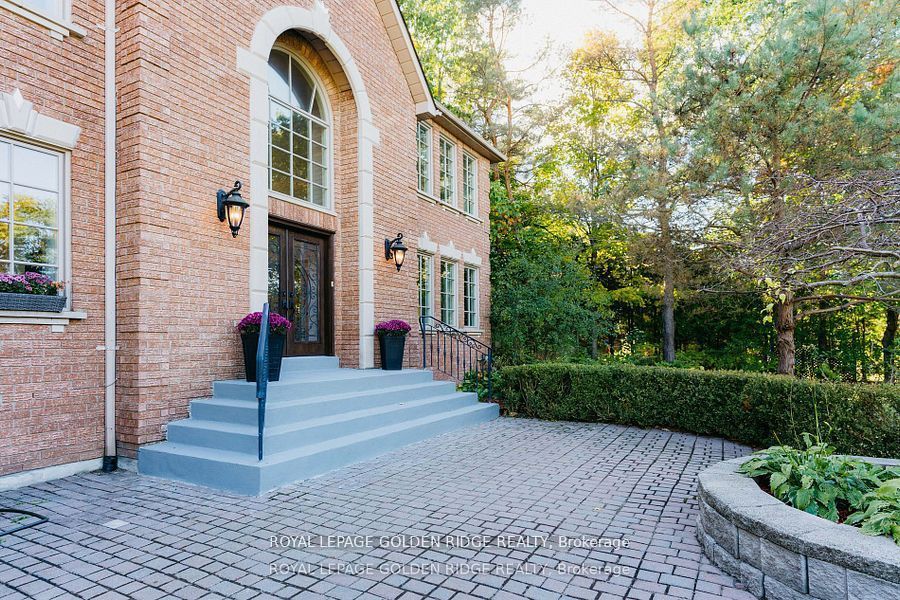 8 Greenvalley Circle