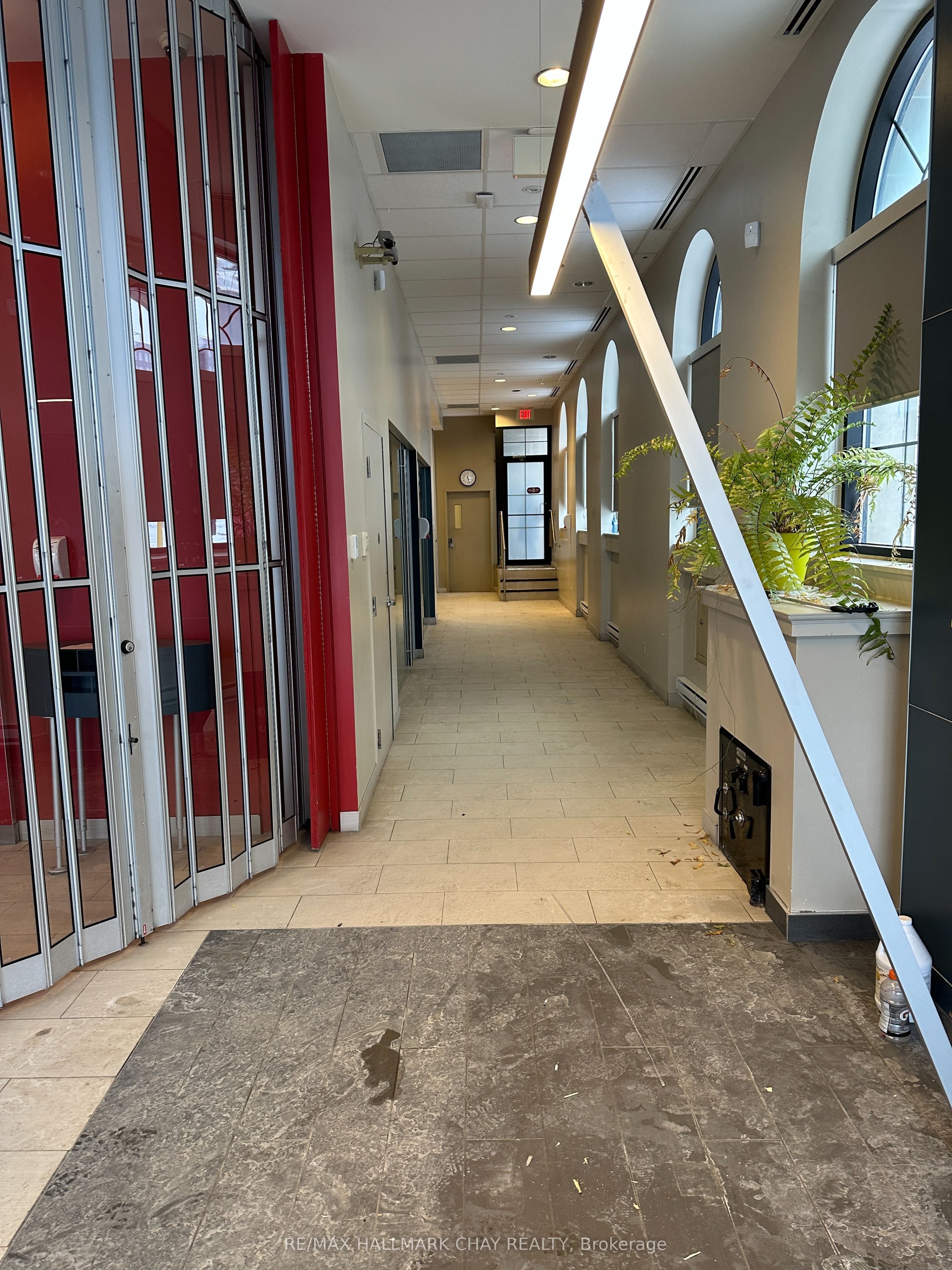 64 Dunlop Street E
