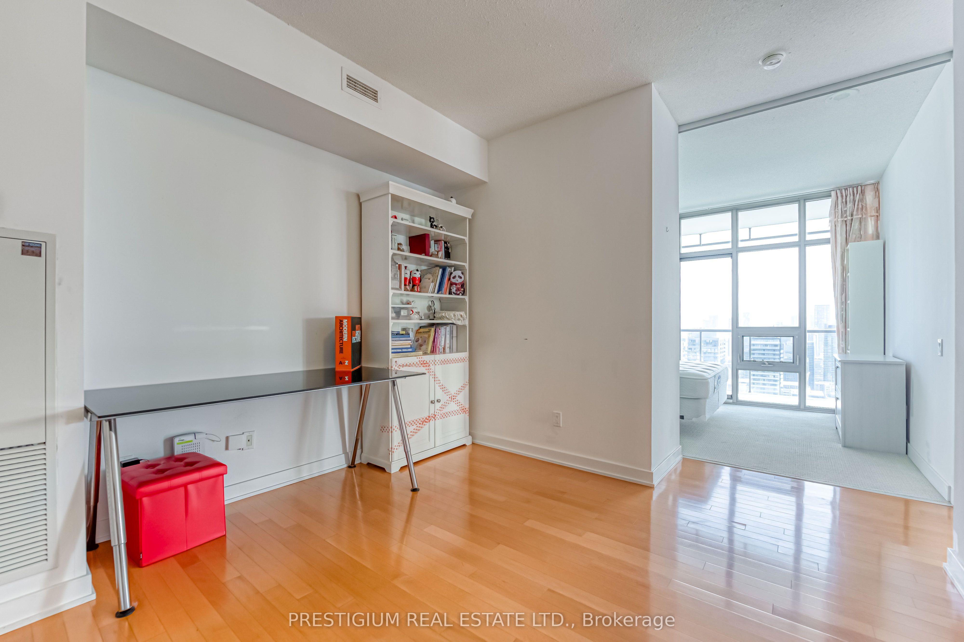 33 CHARLES Street E 3704