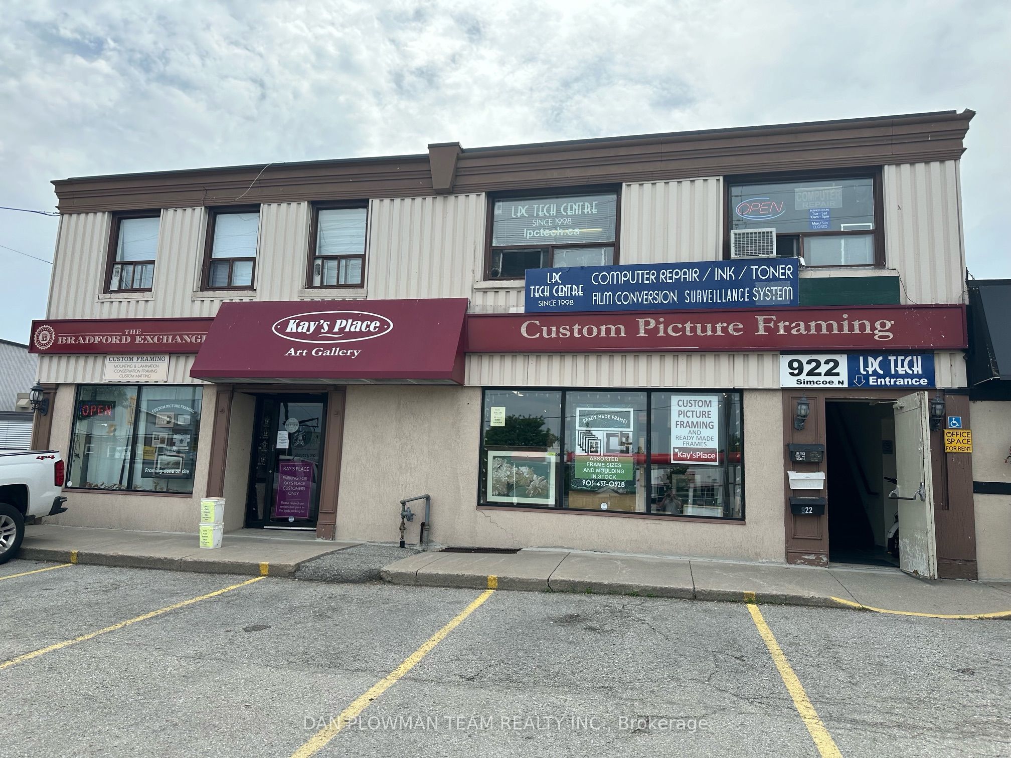 922 Simcoe Street N 203