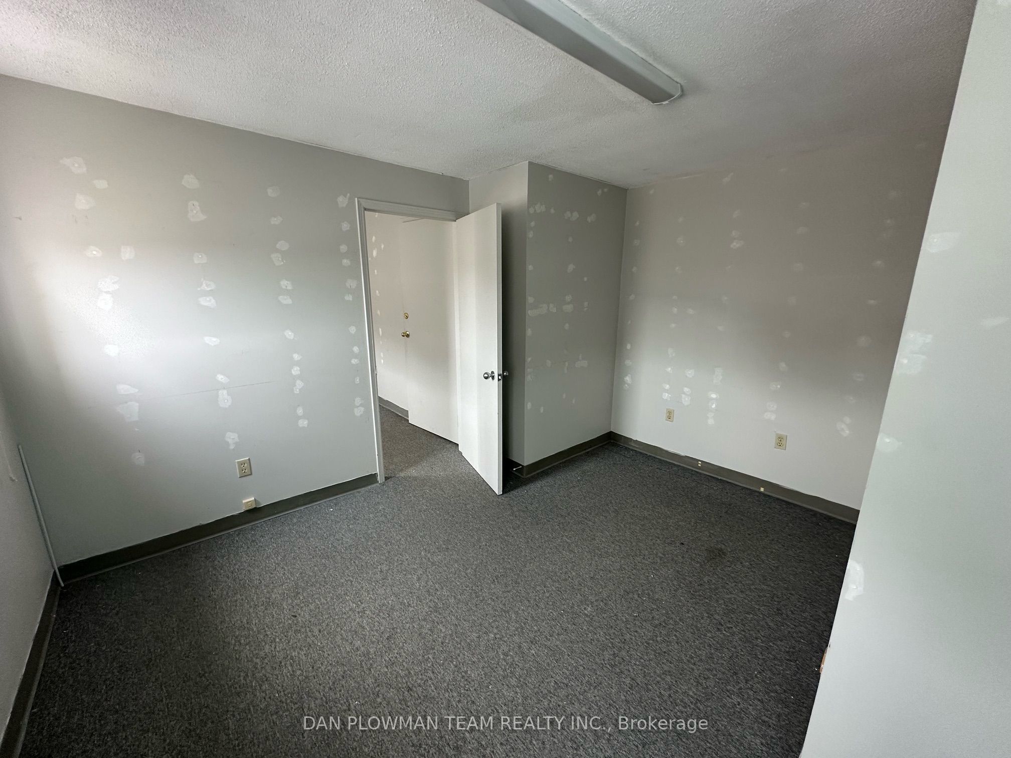 922 Simcoe Street N 203