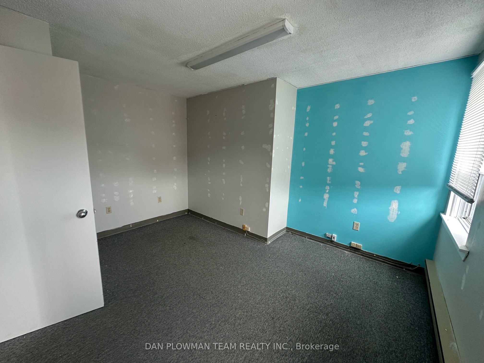 922 Simcoe Street N 203