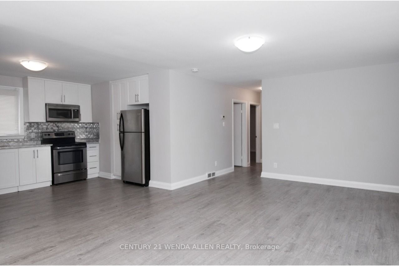 607 Mary Street W