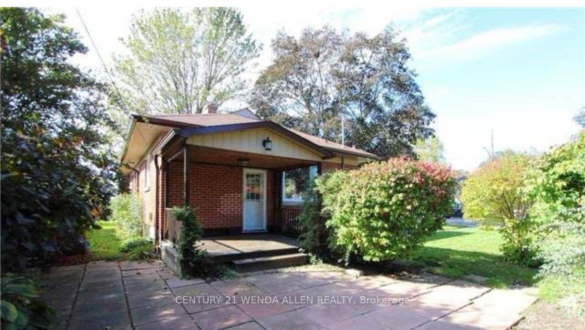607 Mary Street W