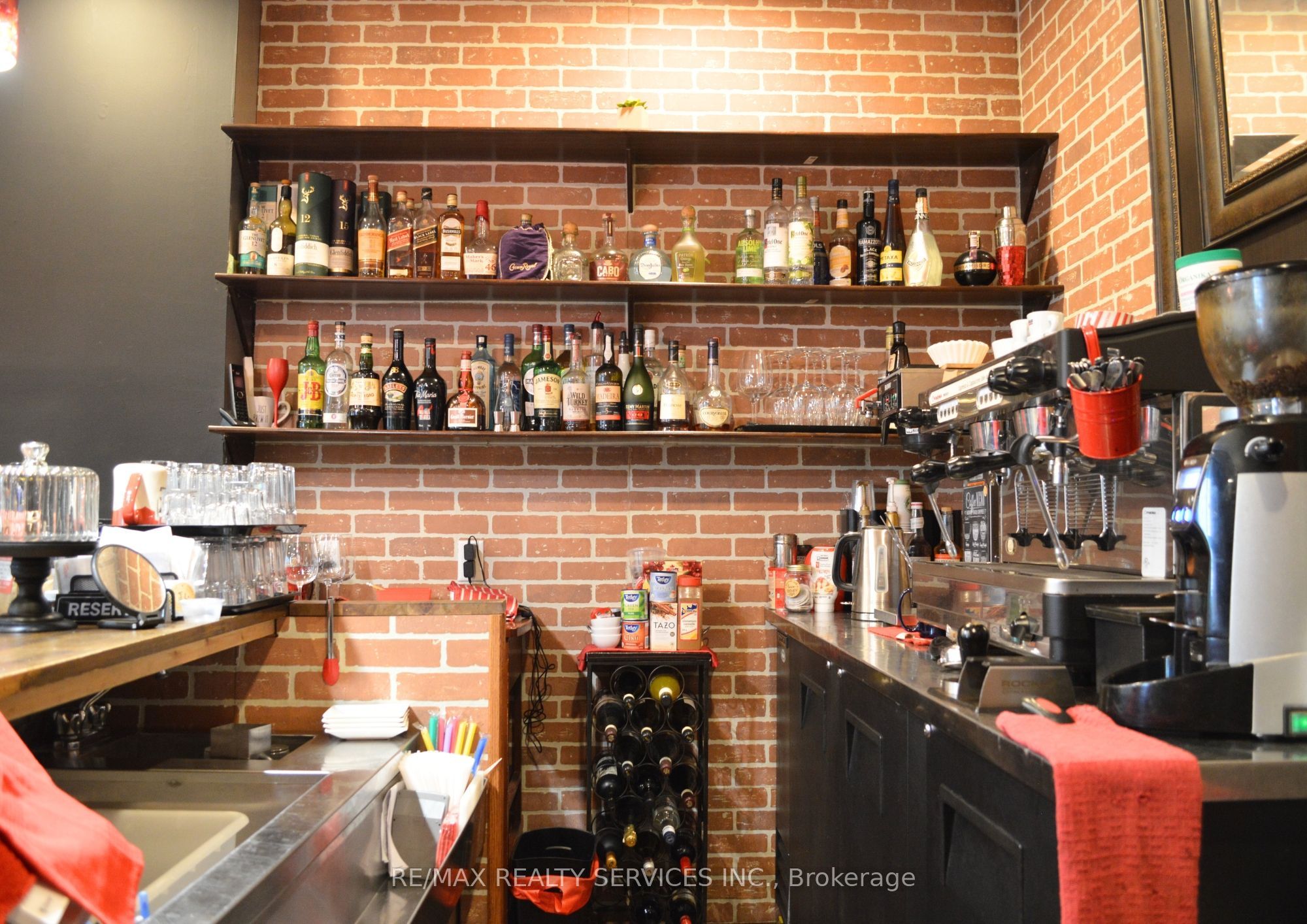 19 Kenview Boulevard 30