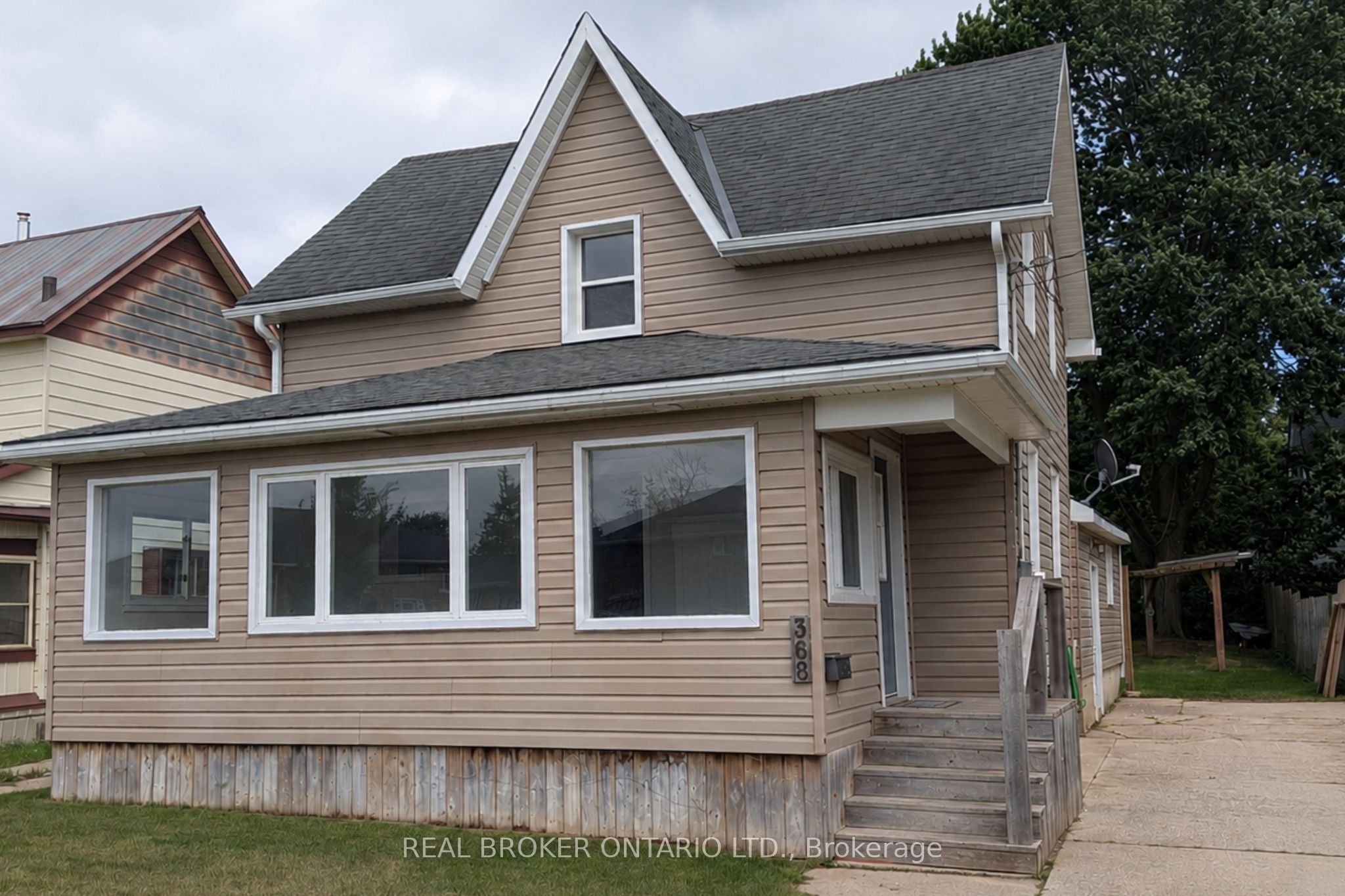 368 Wellington Avenue S