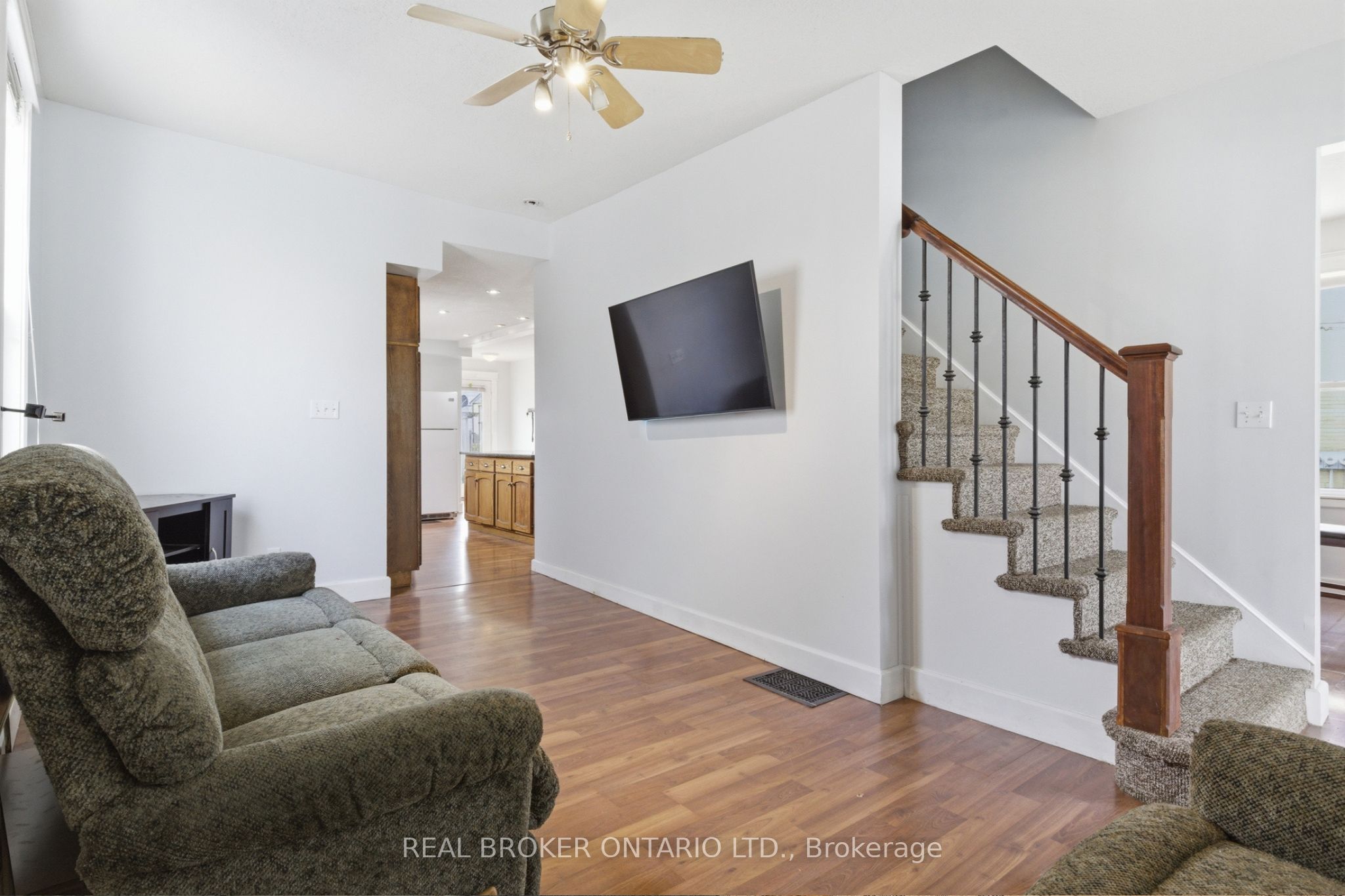 368 Wellington Avenue S