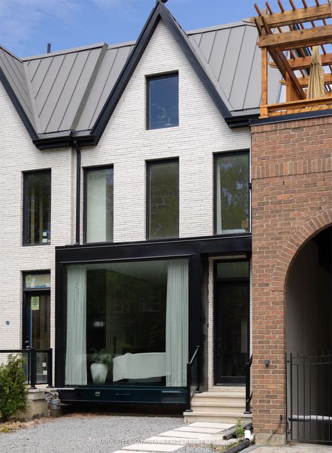 48 Shaftesbury Avenue Toronto C09 ON M4T 1A2