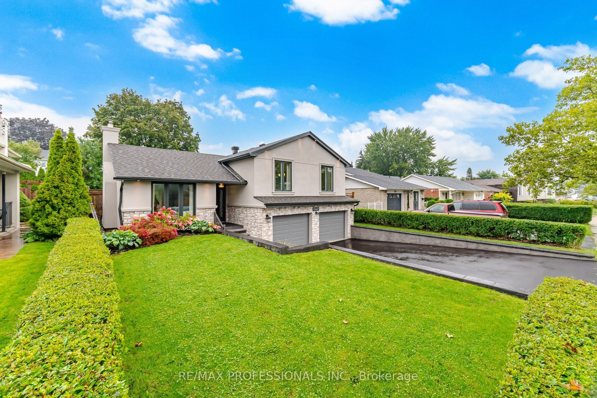 1062 Mississauga Valley Boulevard