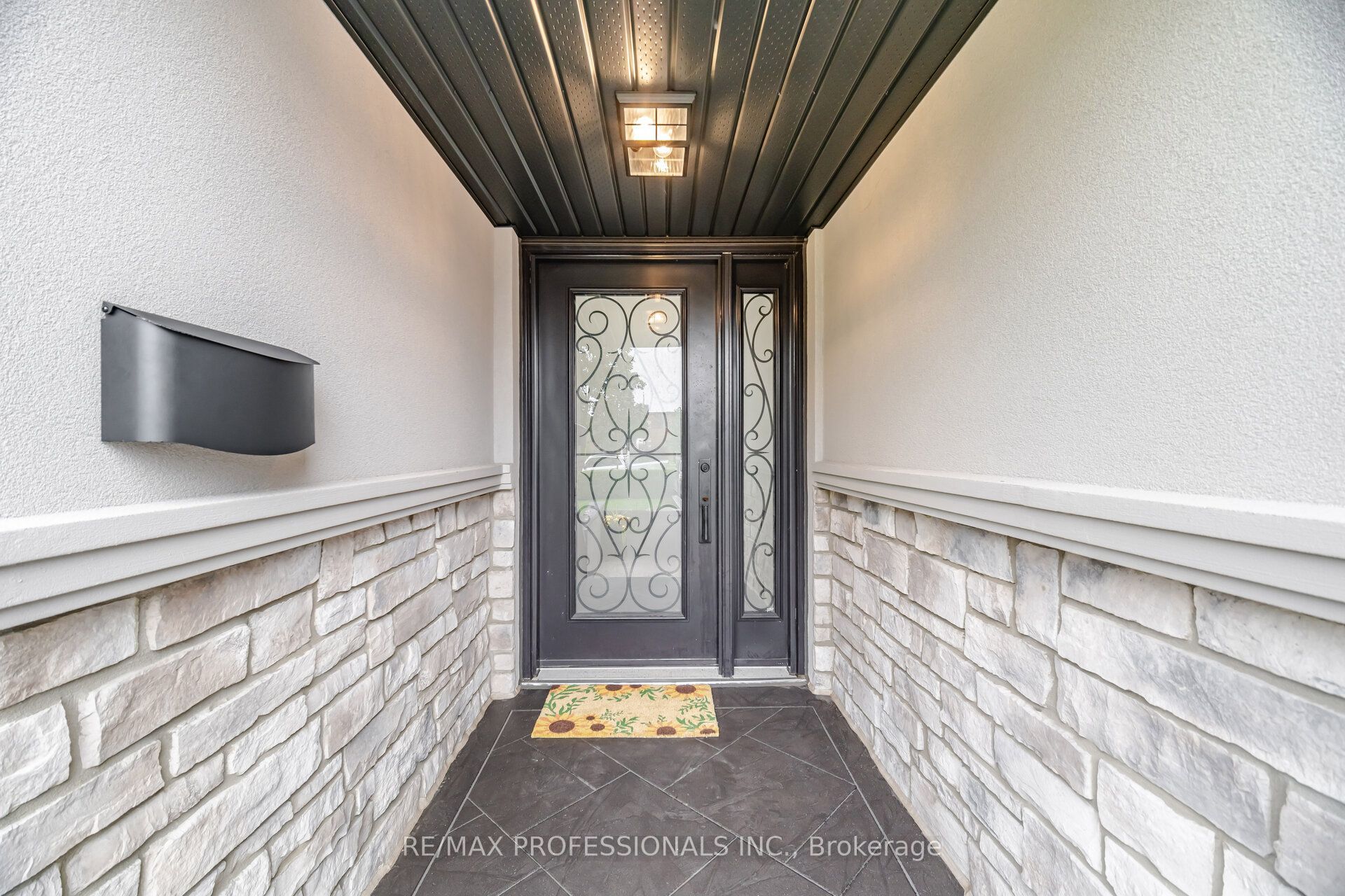 1062 Mississauga Valley Boulevard