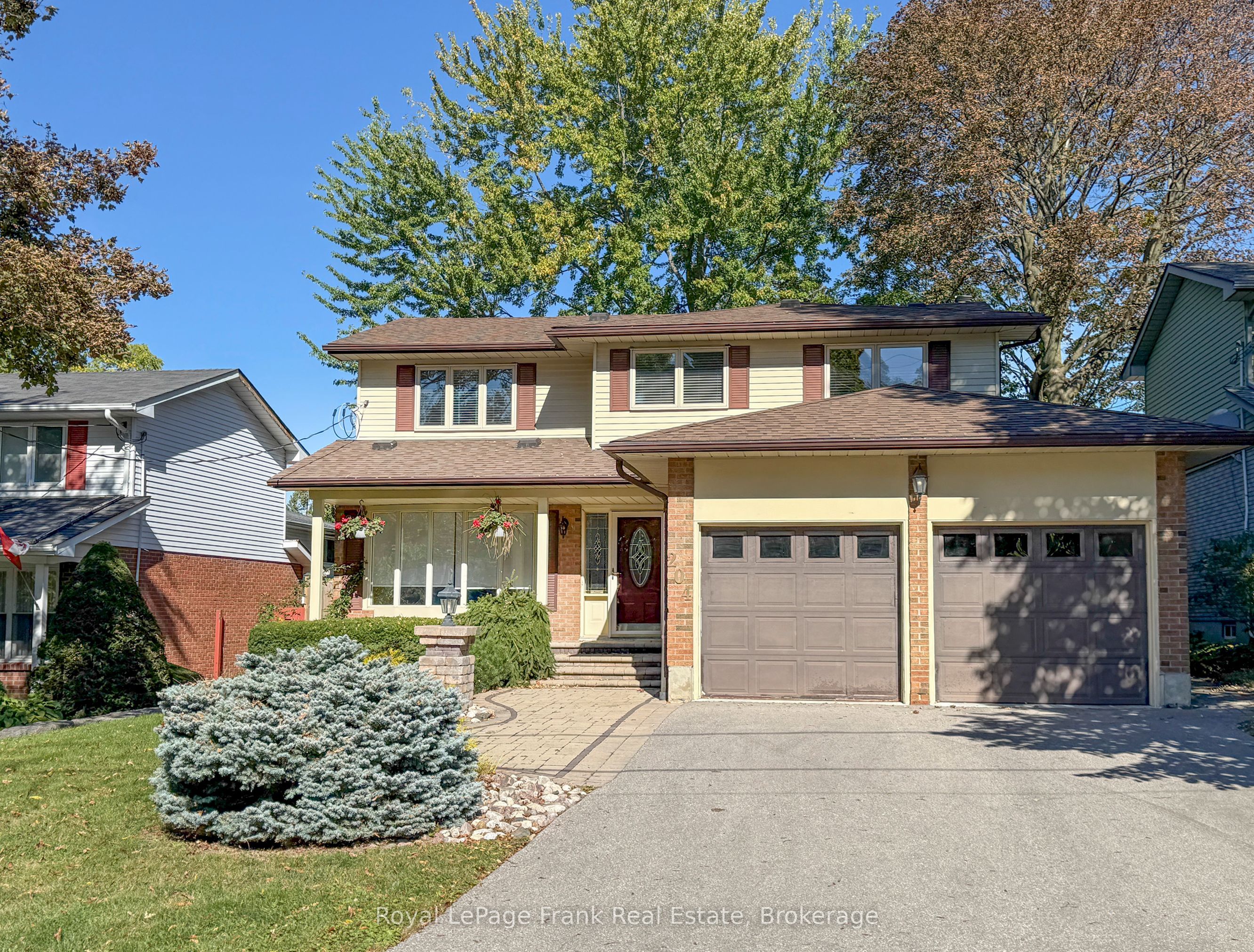 204 St John Street E