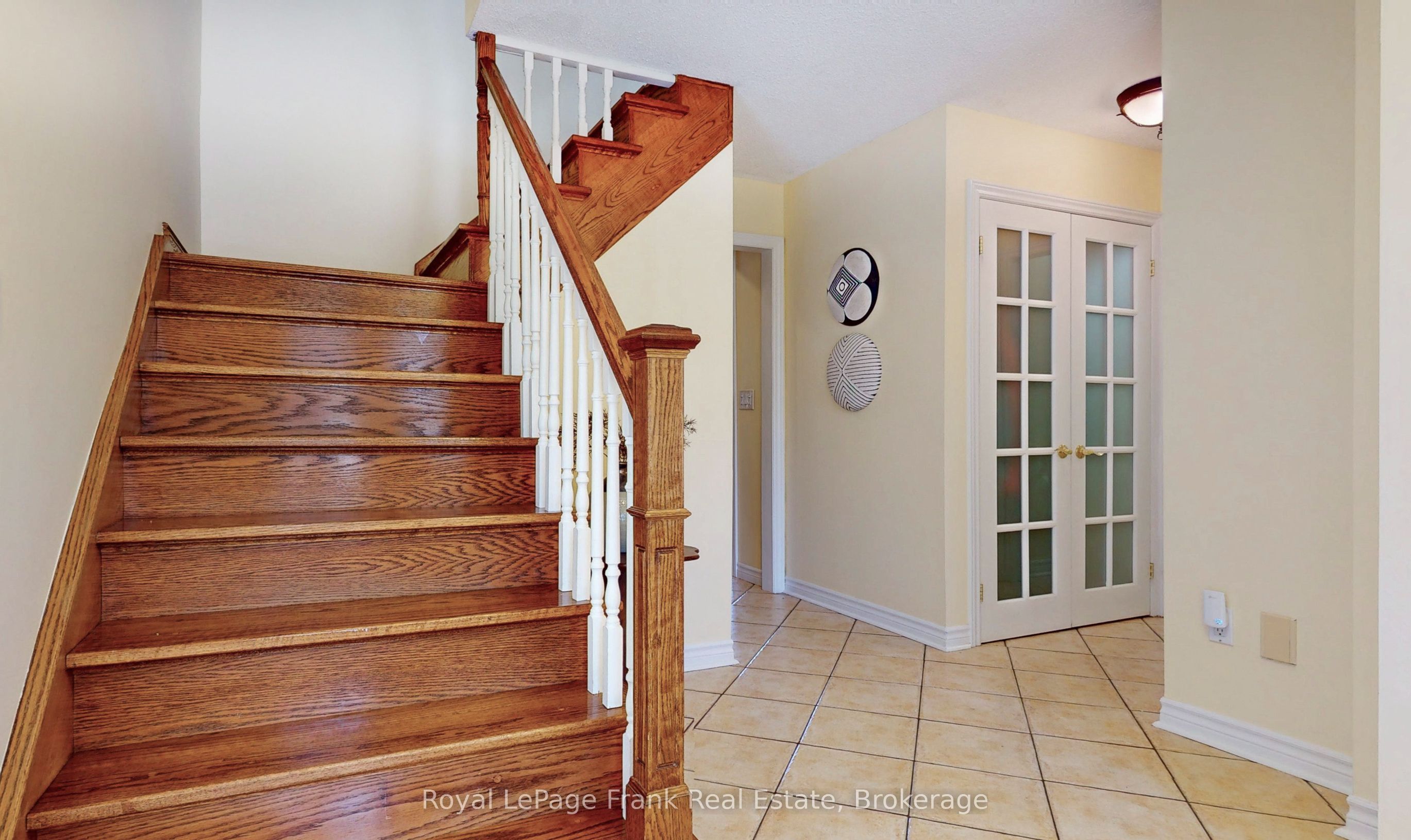 204 St John Street E