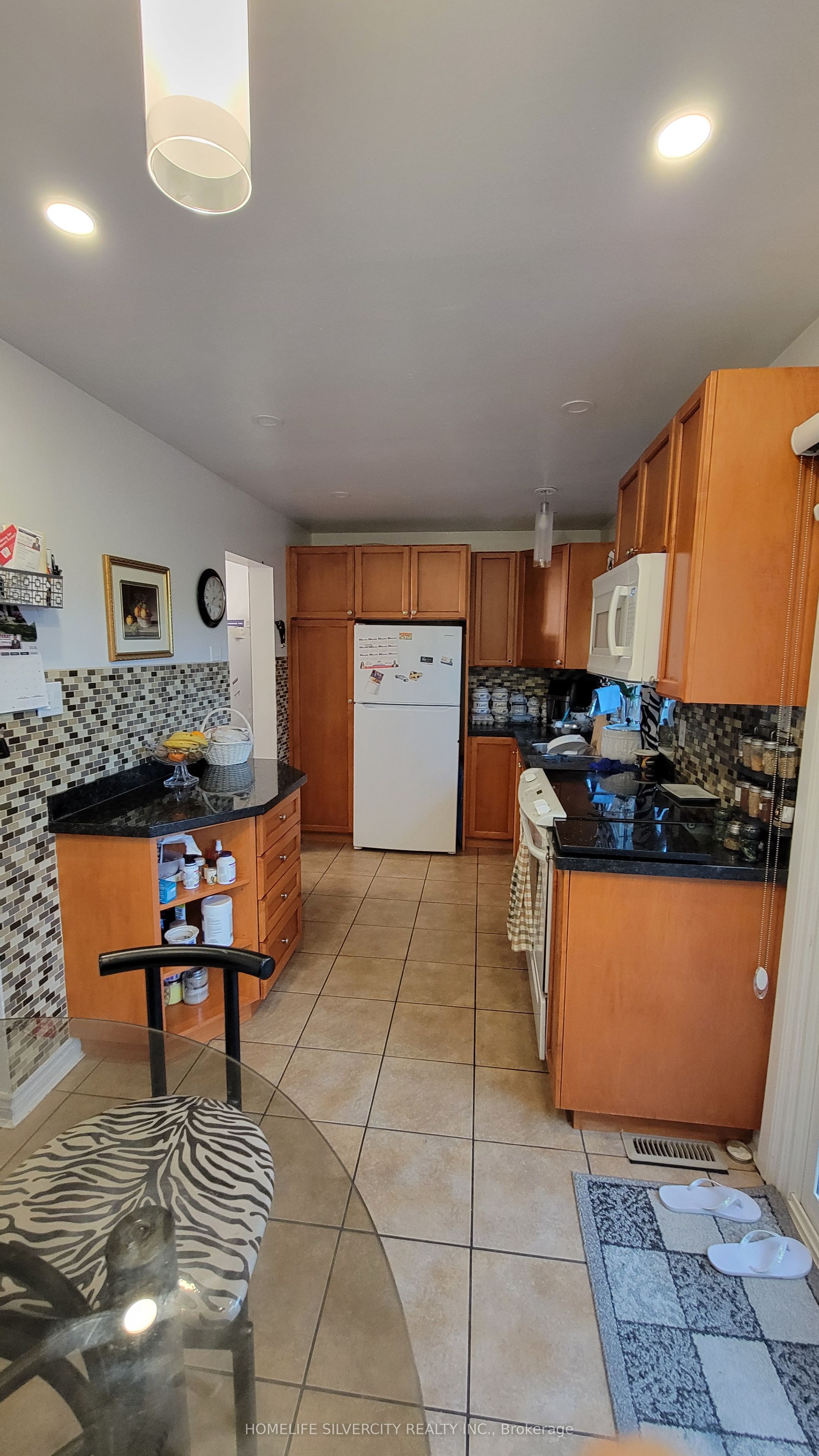 900 Central Park Drive 36