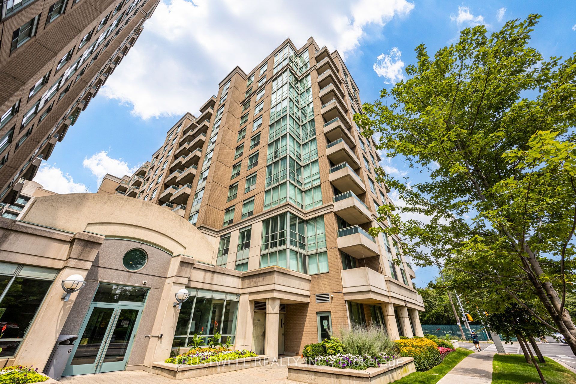 39 Pemberton Avenue 401