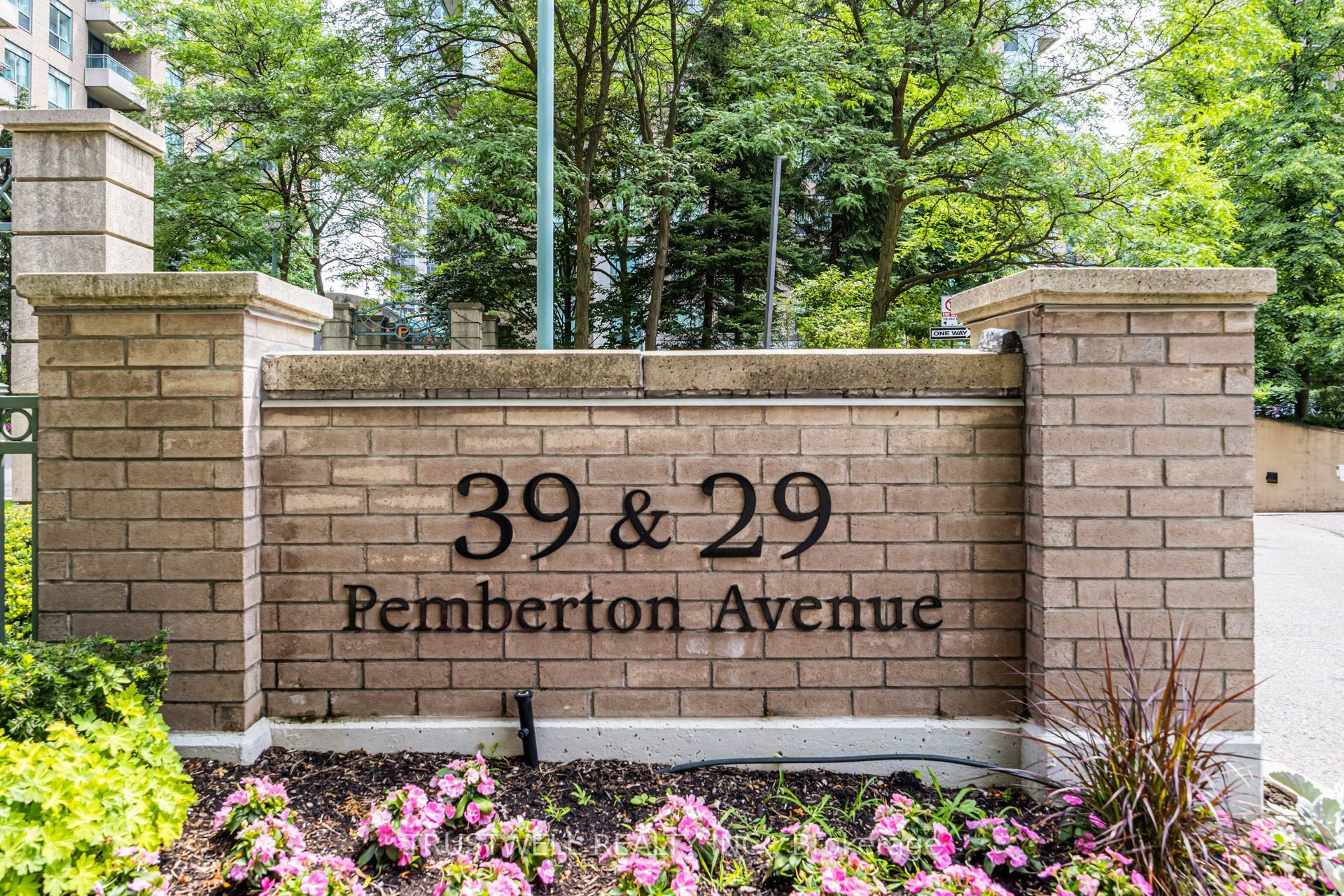 39 Pemberton Avenue 401