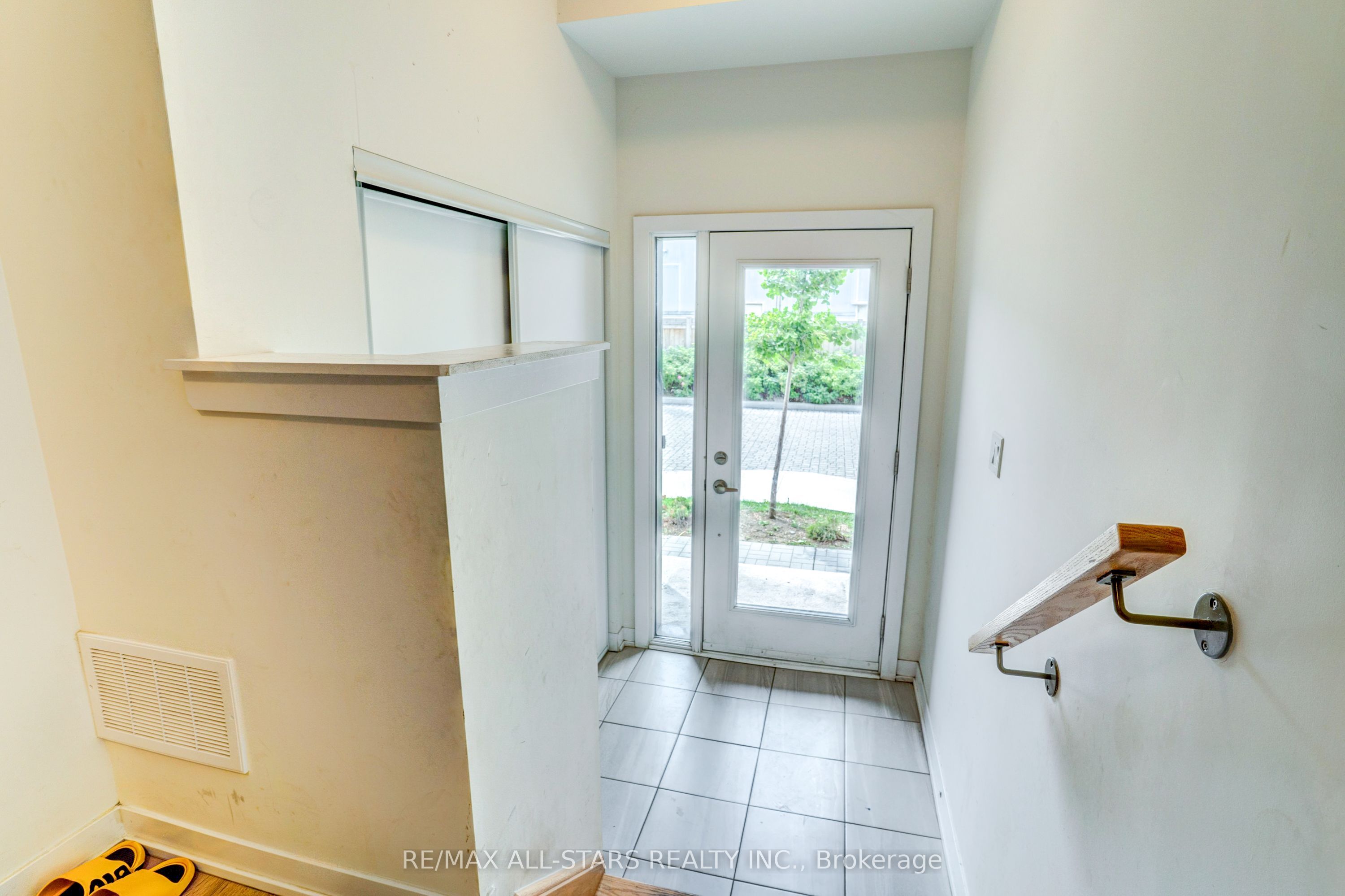1865 Pickering Parkway #904