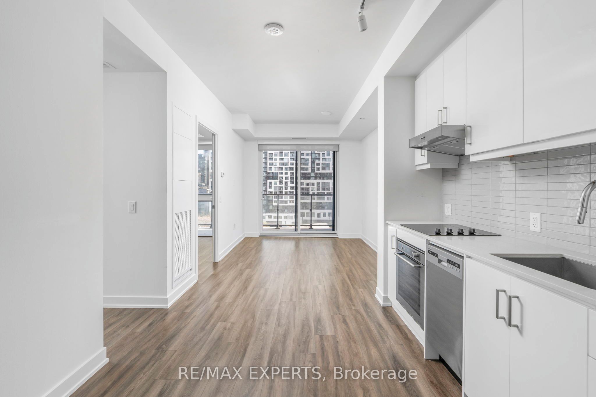 9 Tecumseth Street E 818