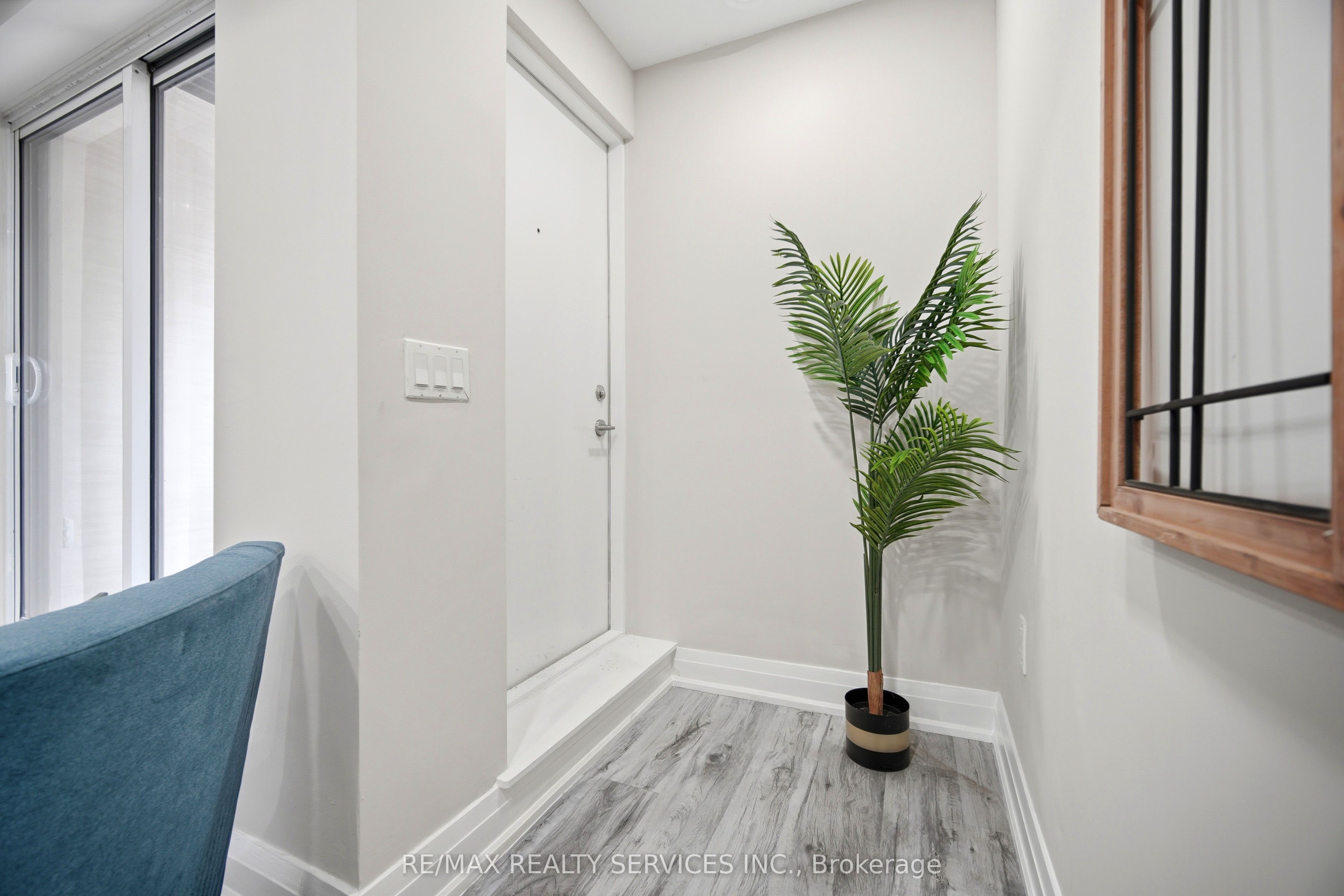 26 Coles Avenue 302