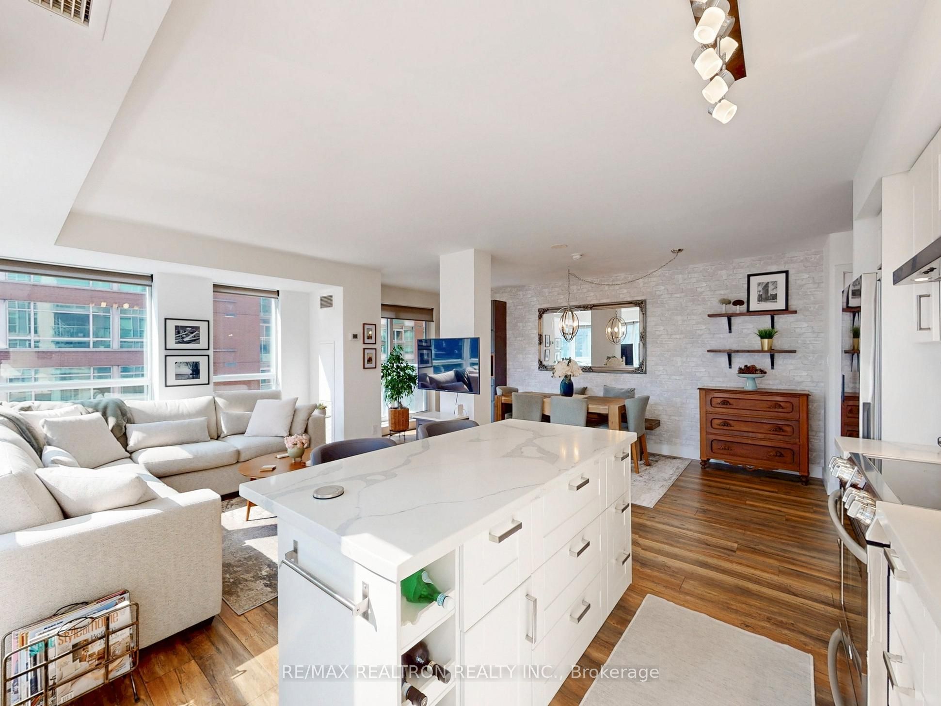 230 King Street E 508