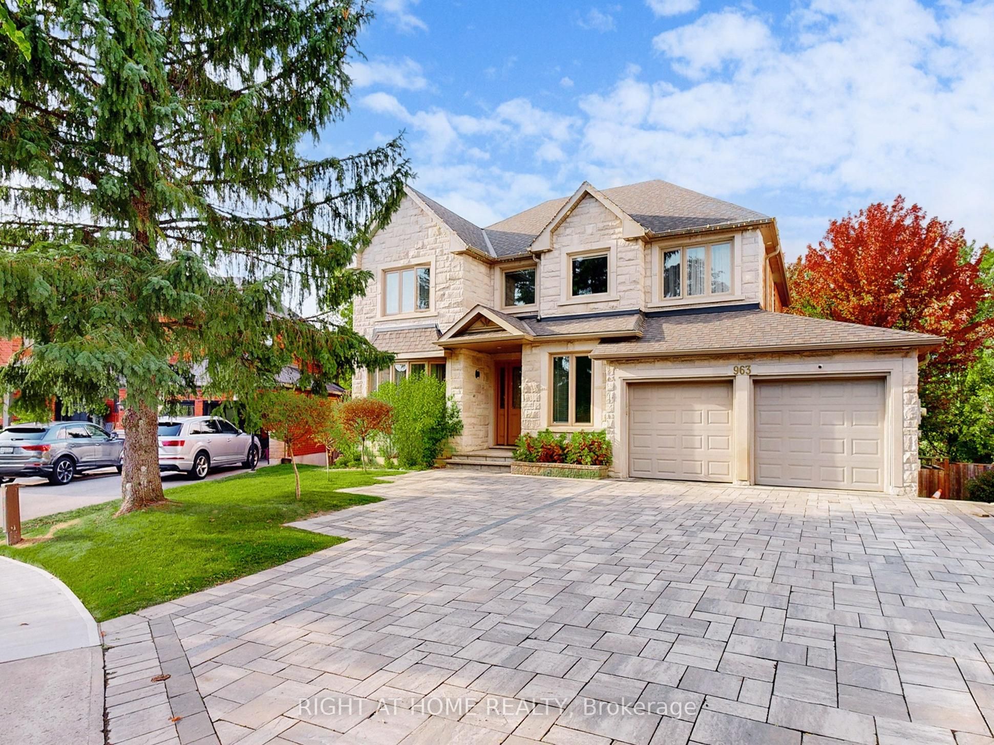 963 Northern Prospect Crescent