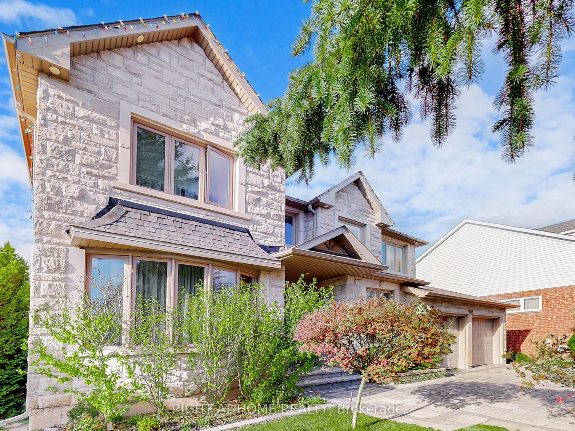 963 Northern Prospect Crescent