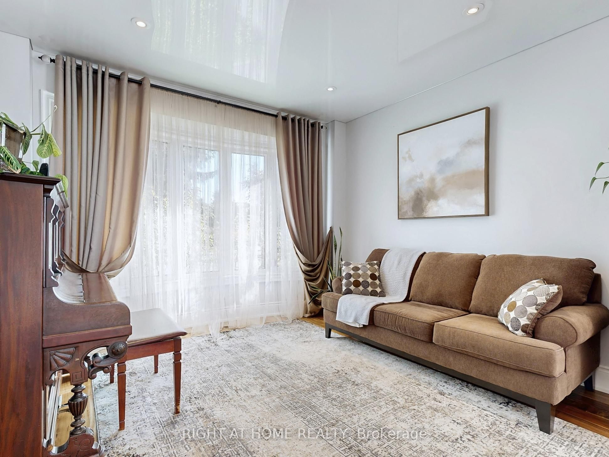 963 Northern Prospect Crescent