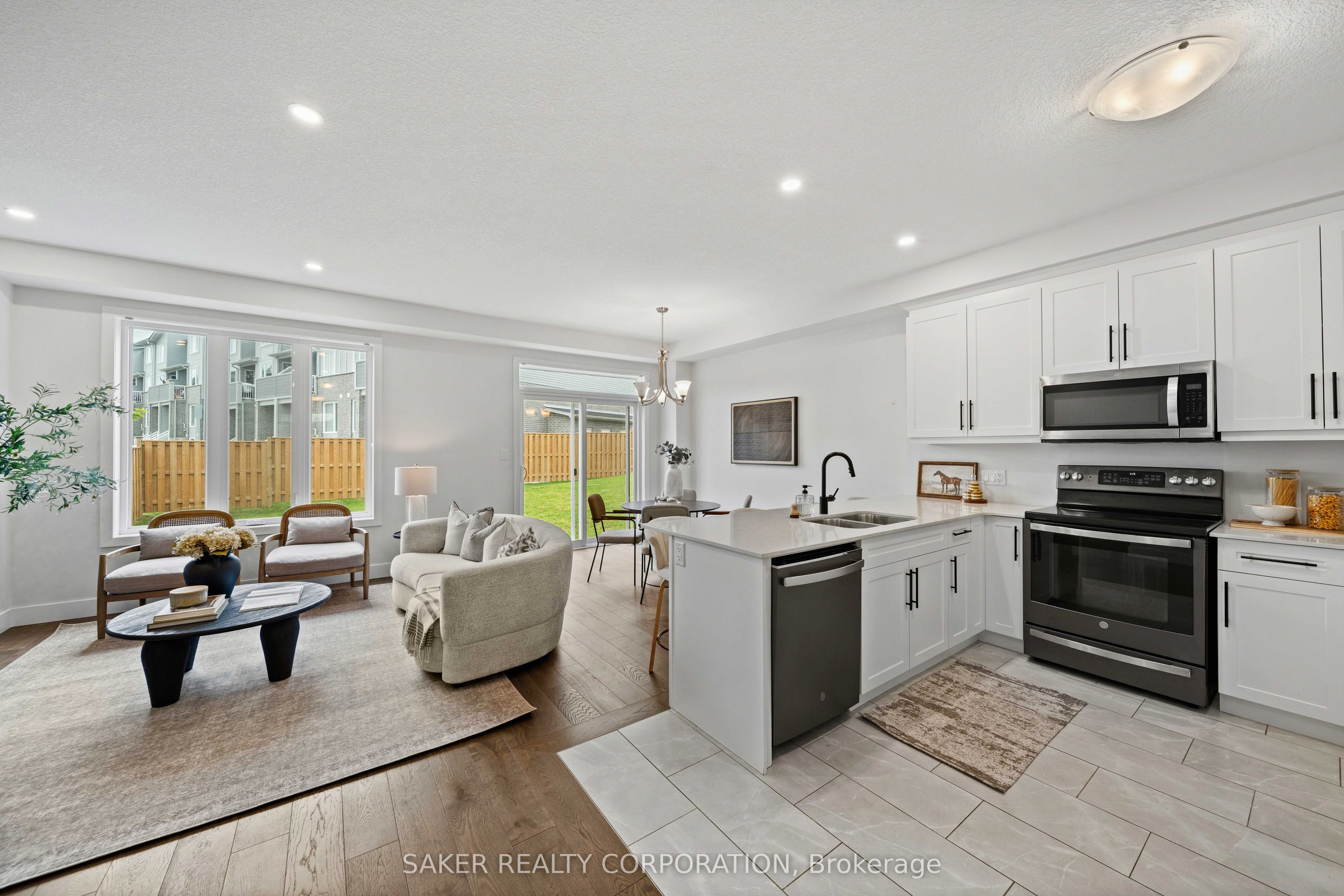 939 Deveron Crescent