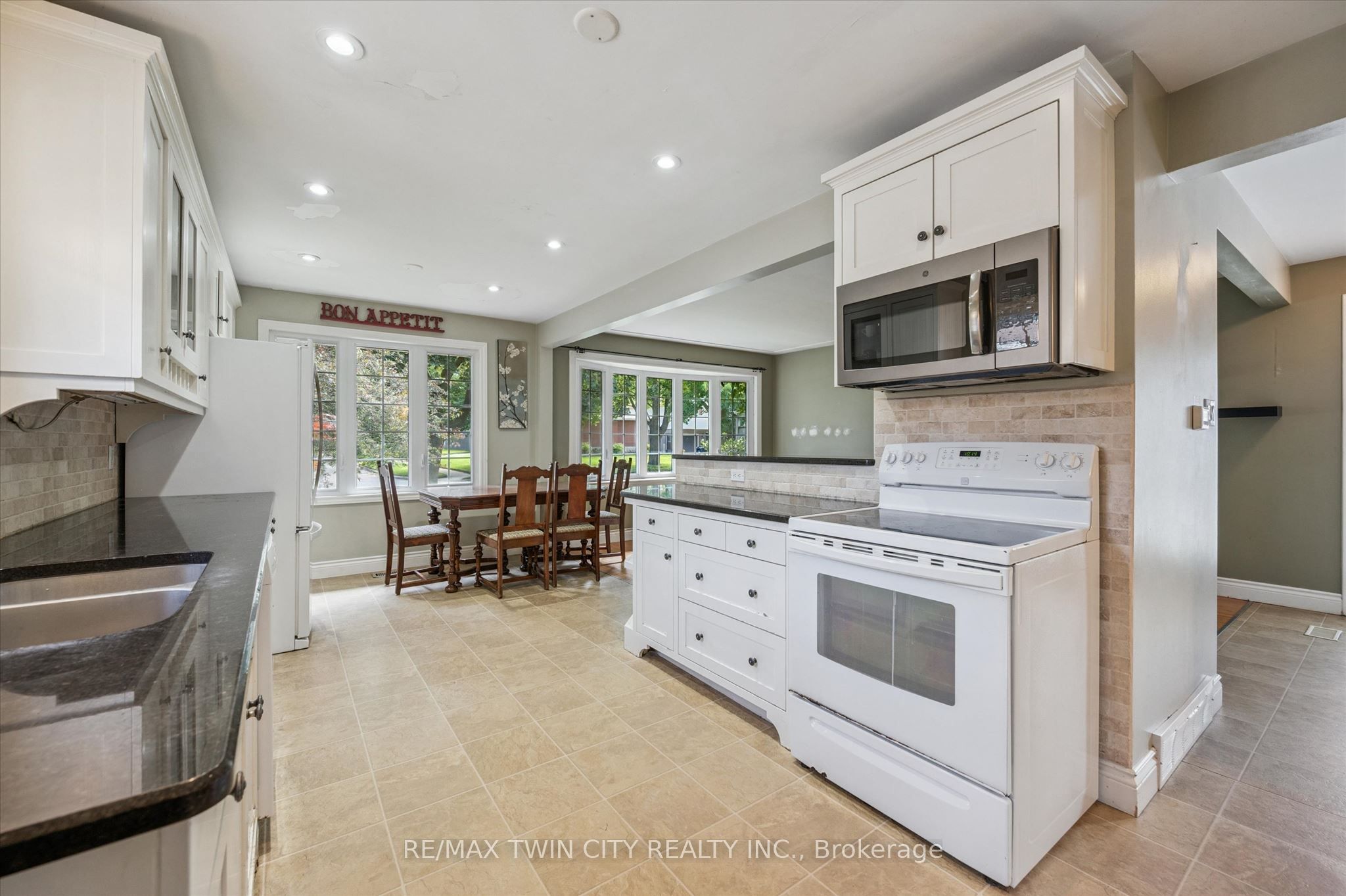 107 Queenston Drive