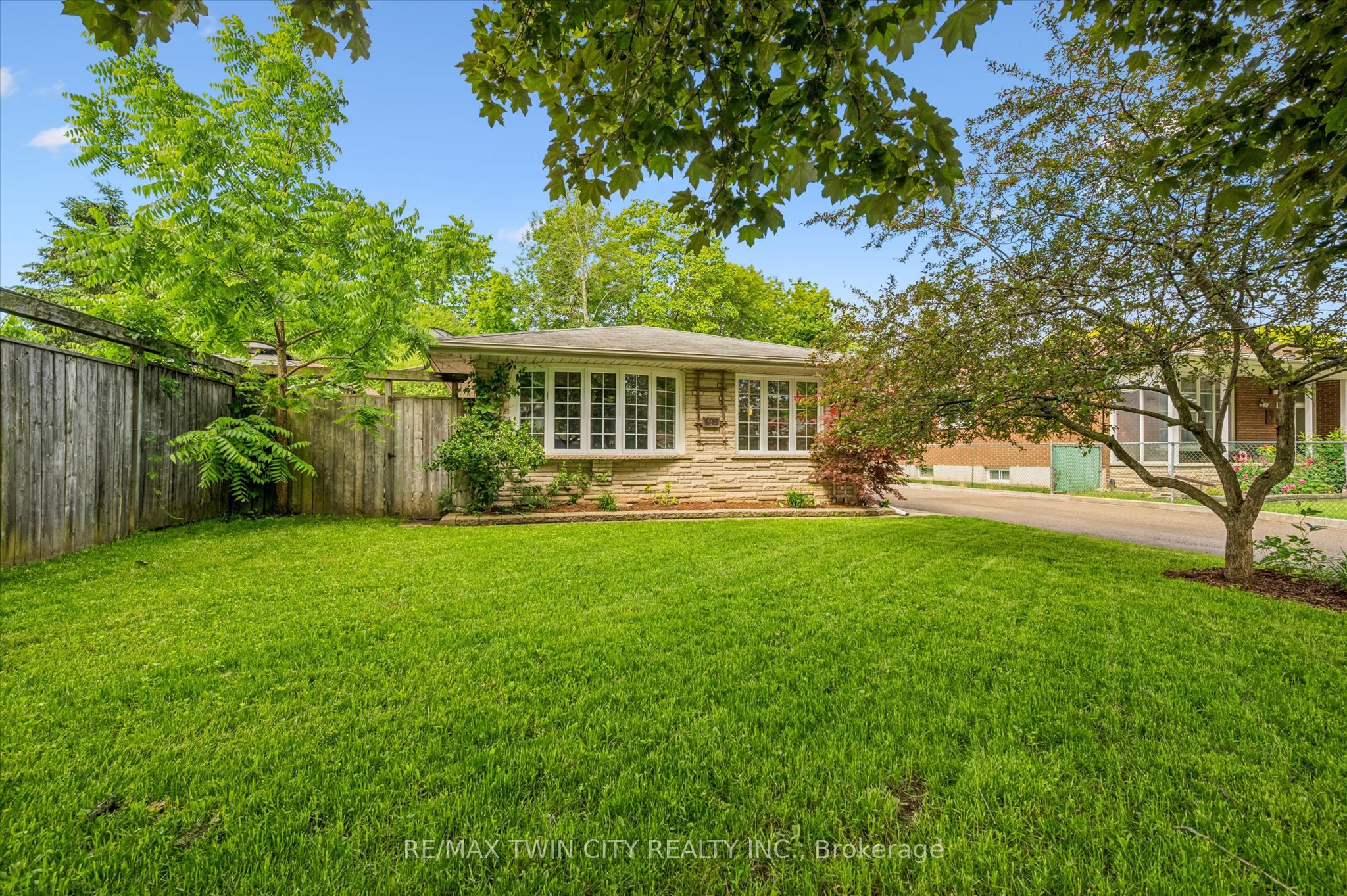 107 Queenston Drive