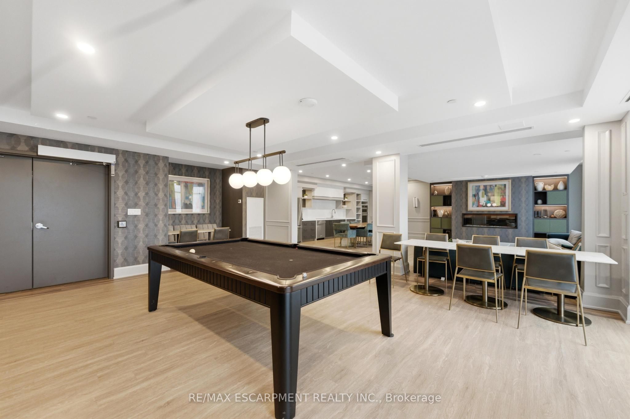 460 Dundas Street E 1112