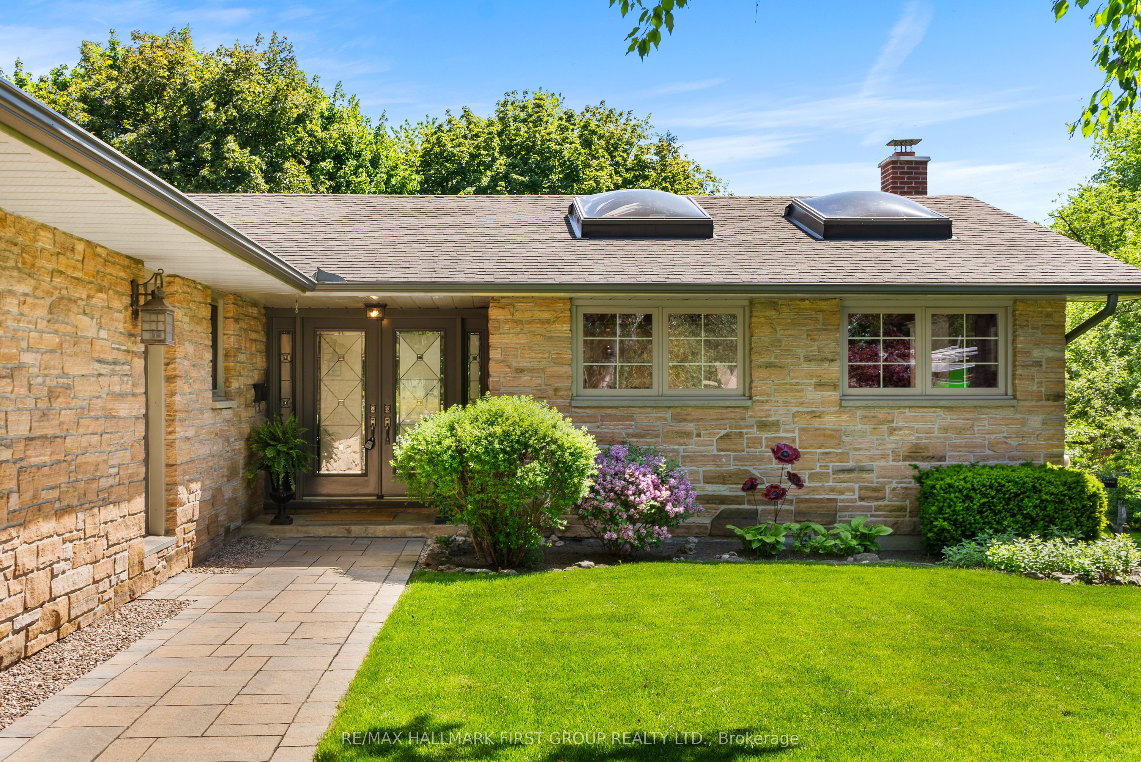 1889 APPLEVIEW Road