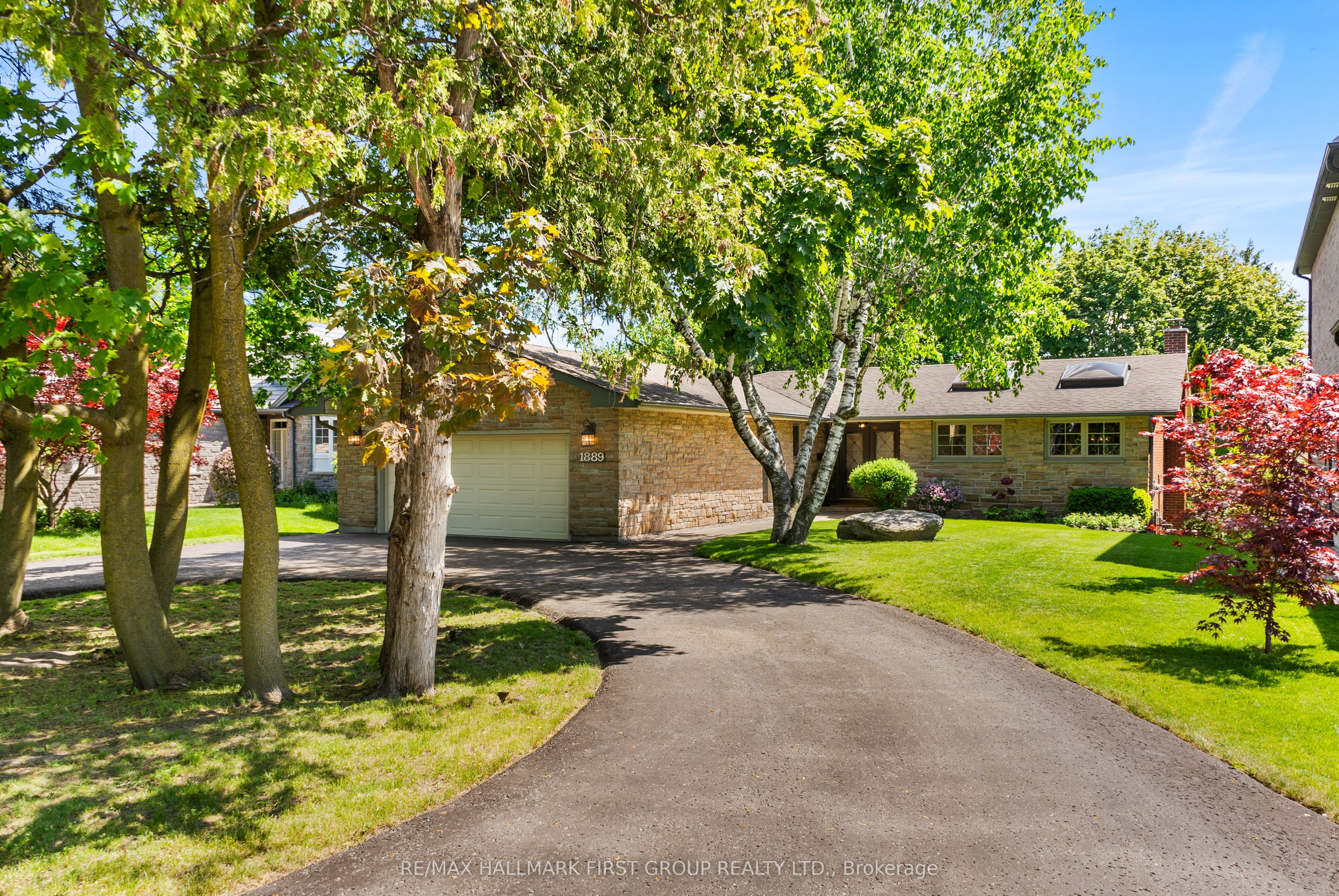 1889 APPLEVIEW Road