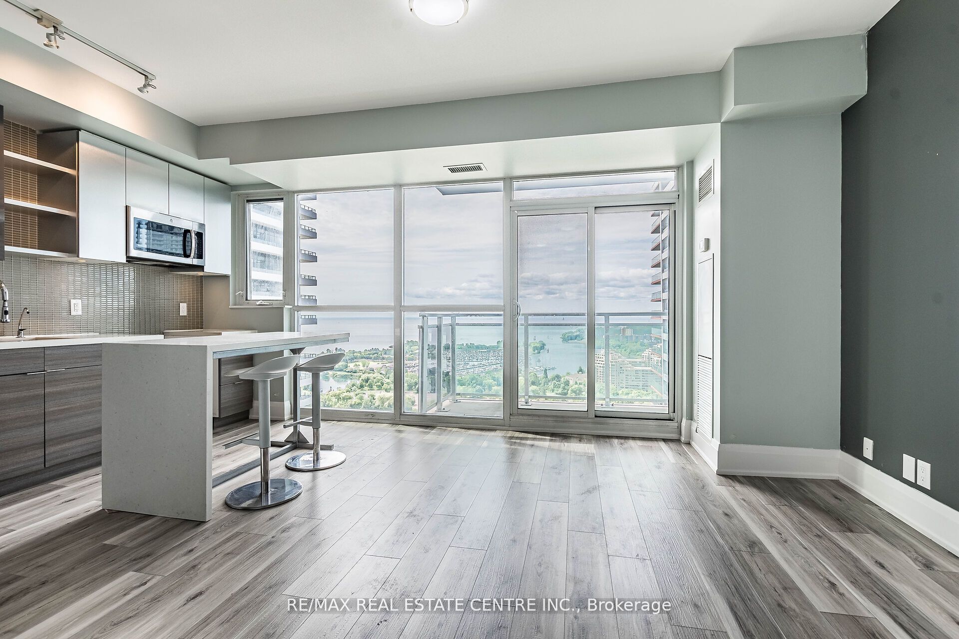 33 Shore Breeze Drive 2611