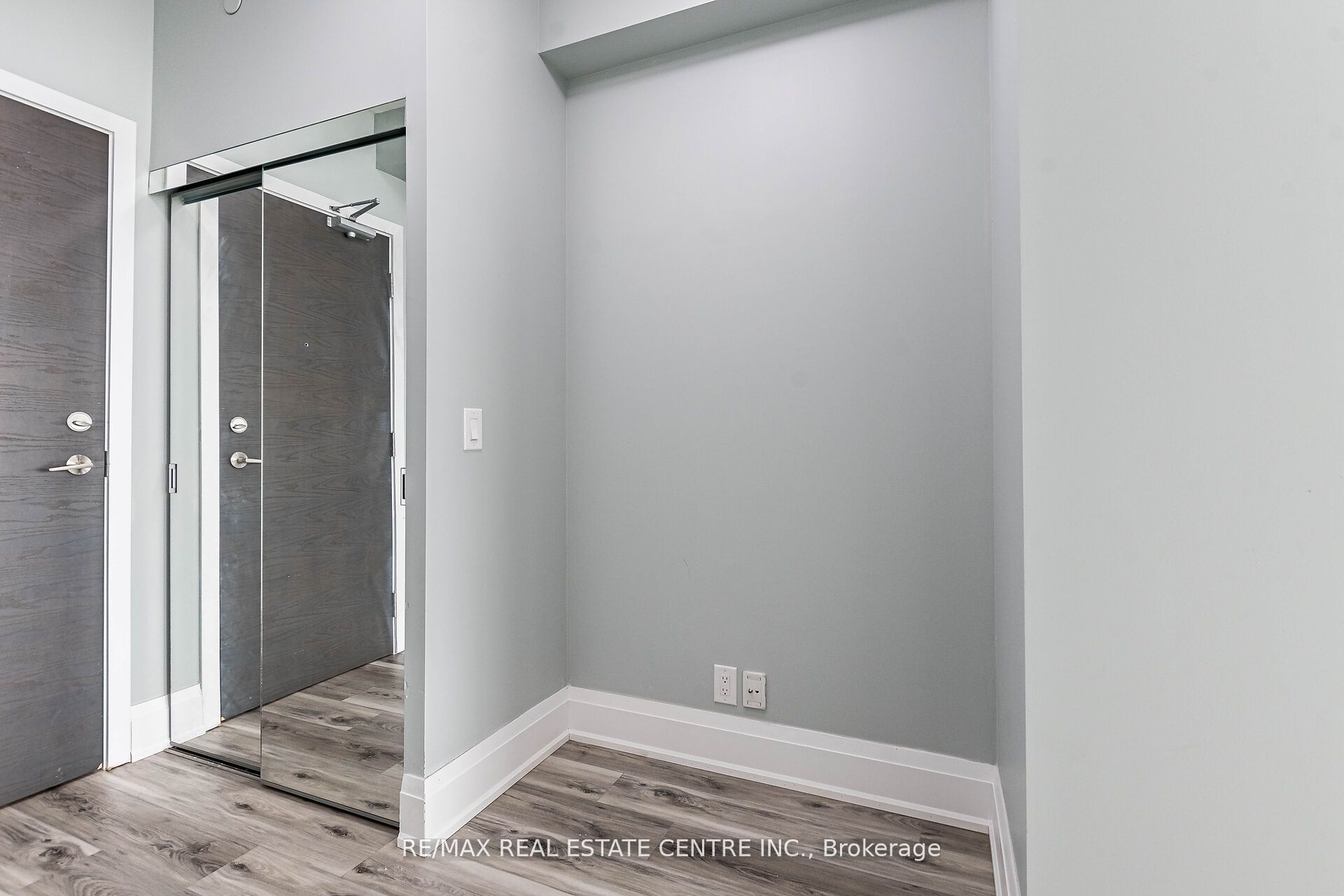 33 Shore Breeze Drive 2611