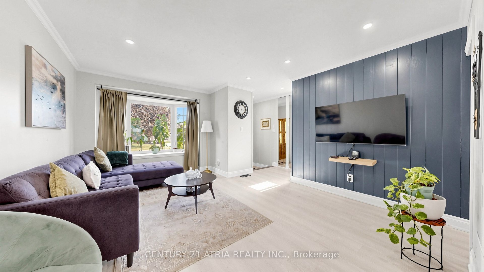 982 Renfrew Court