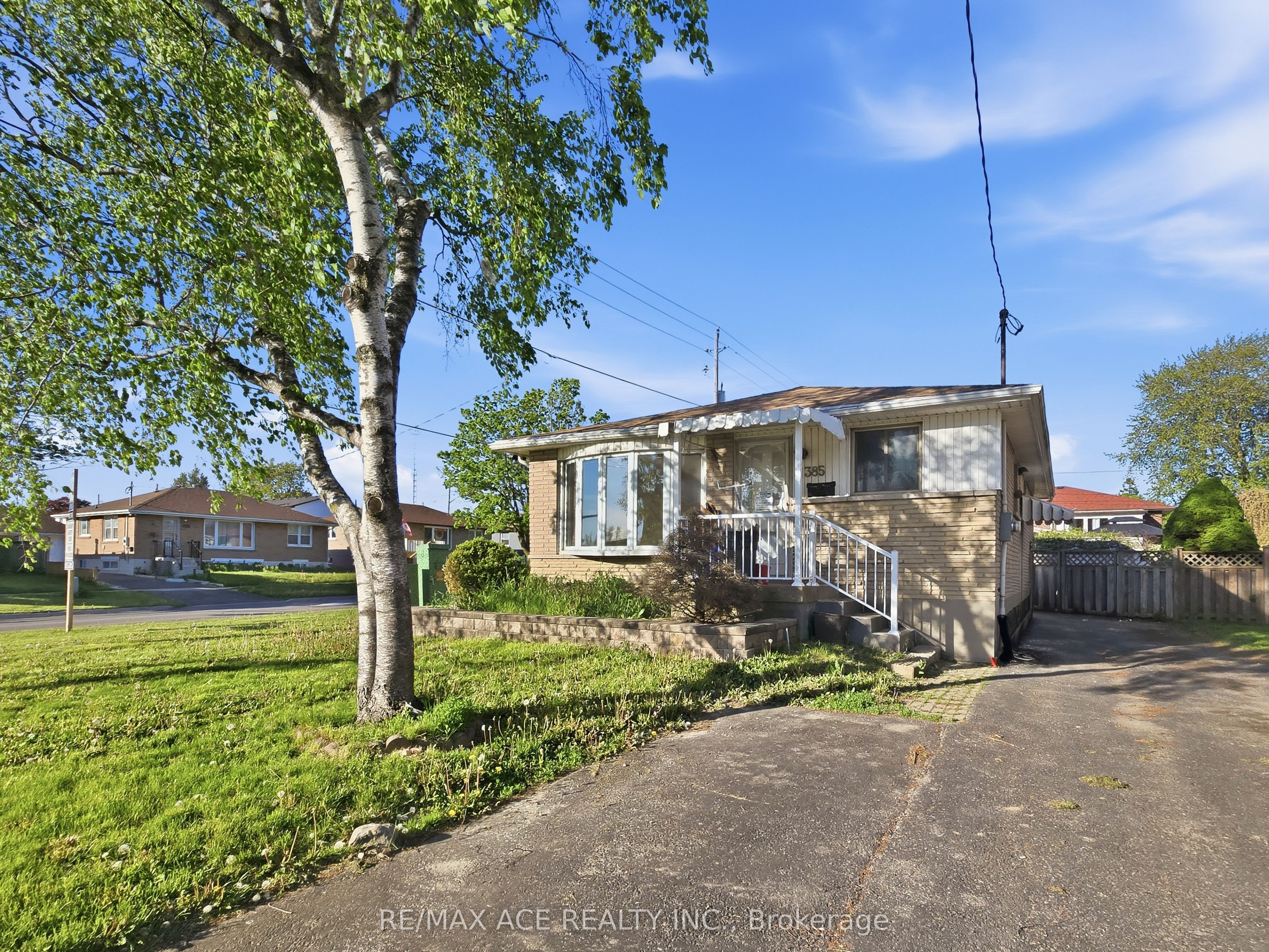 1385 Park Road S