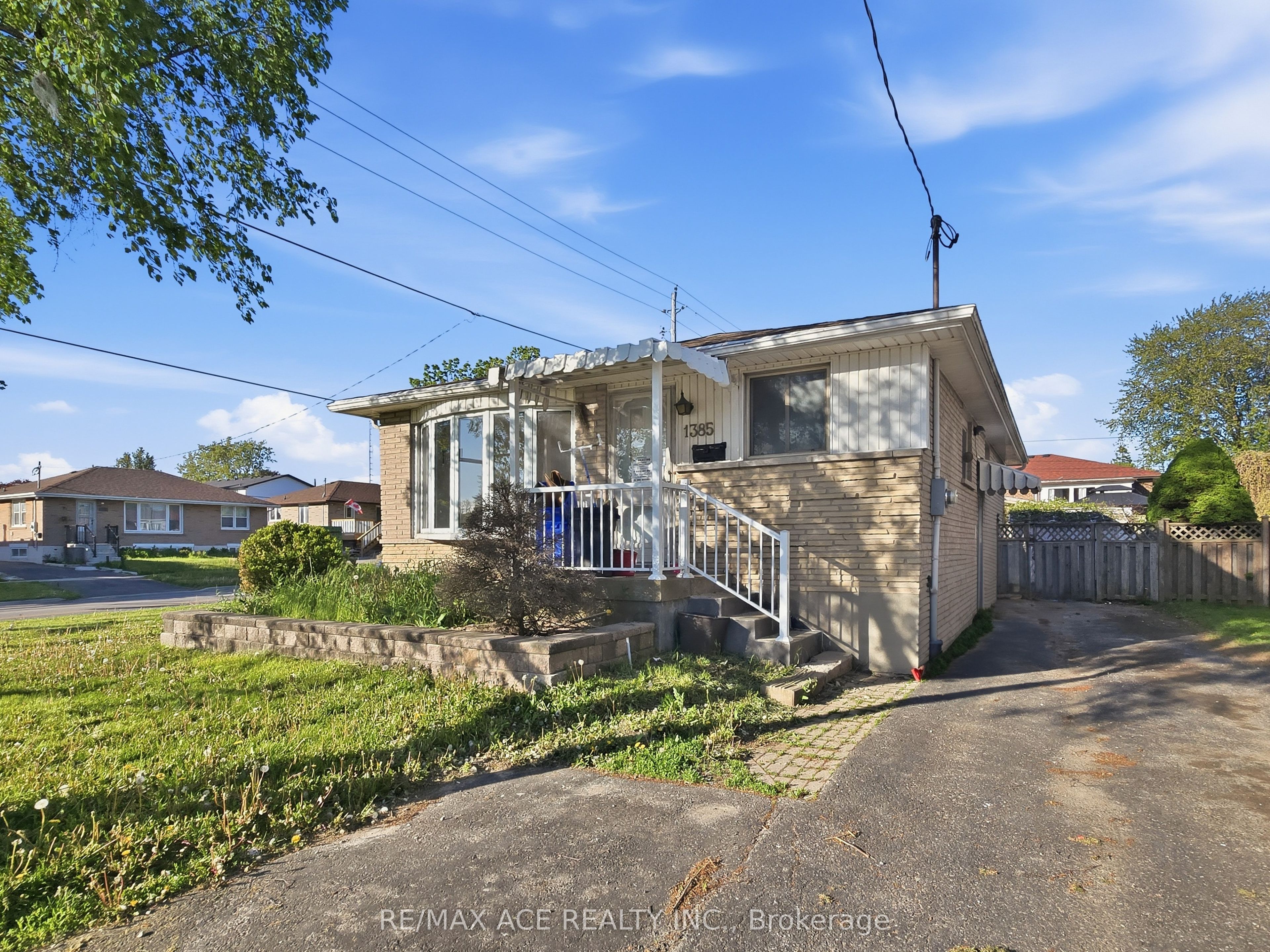 1385 Park Road S