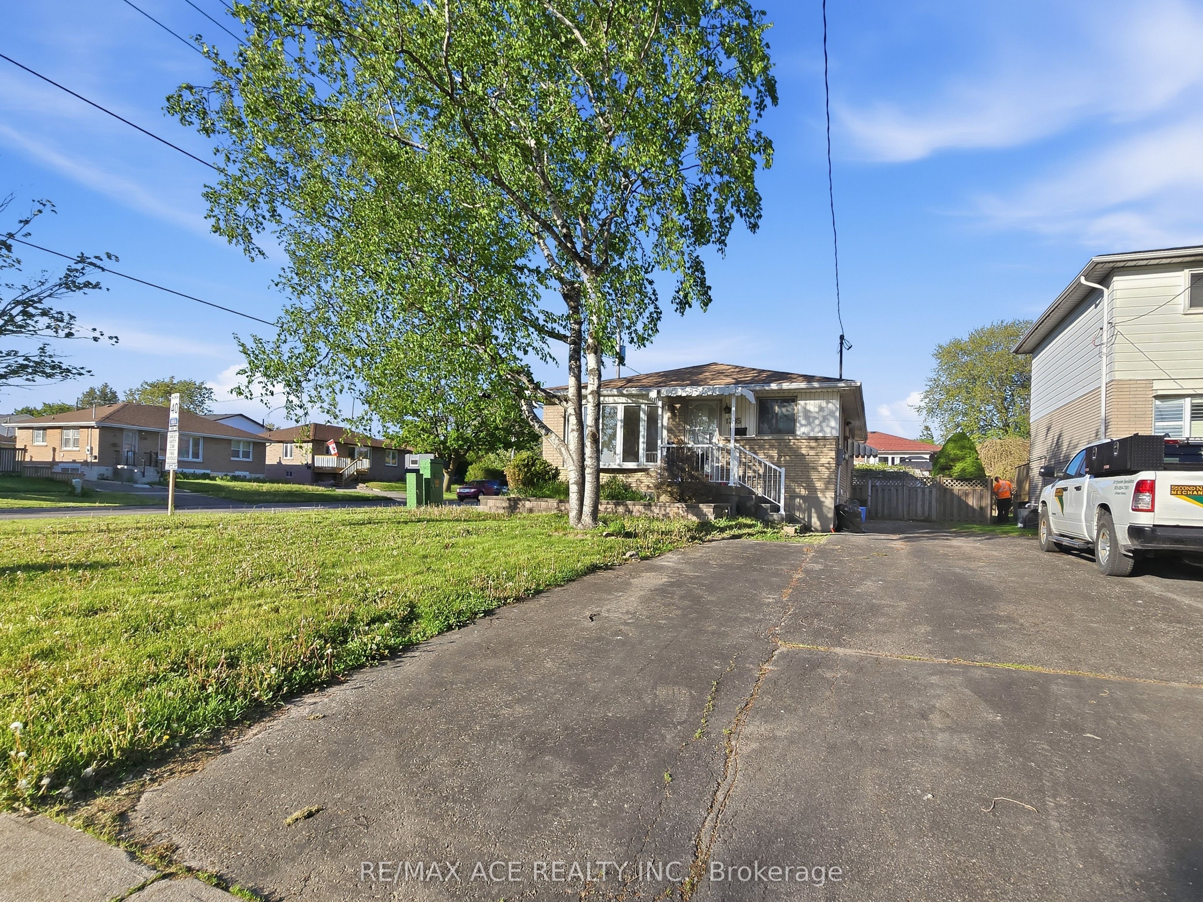 1385 Park Road S