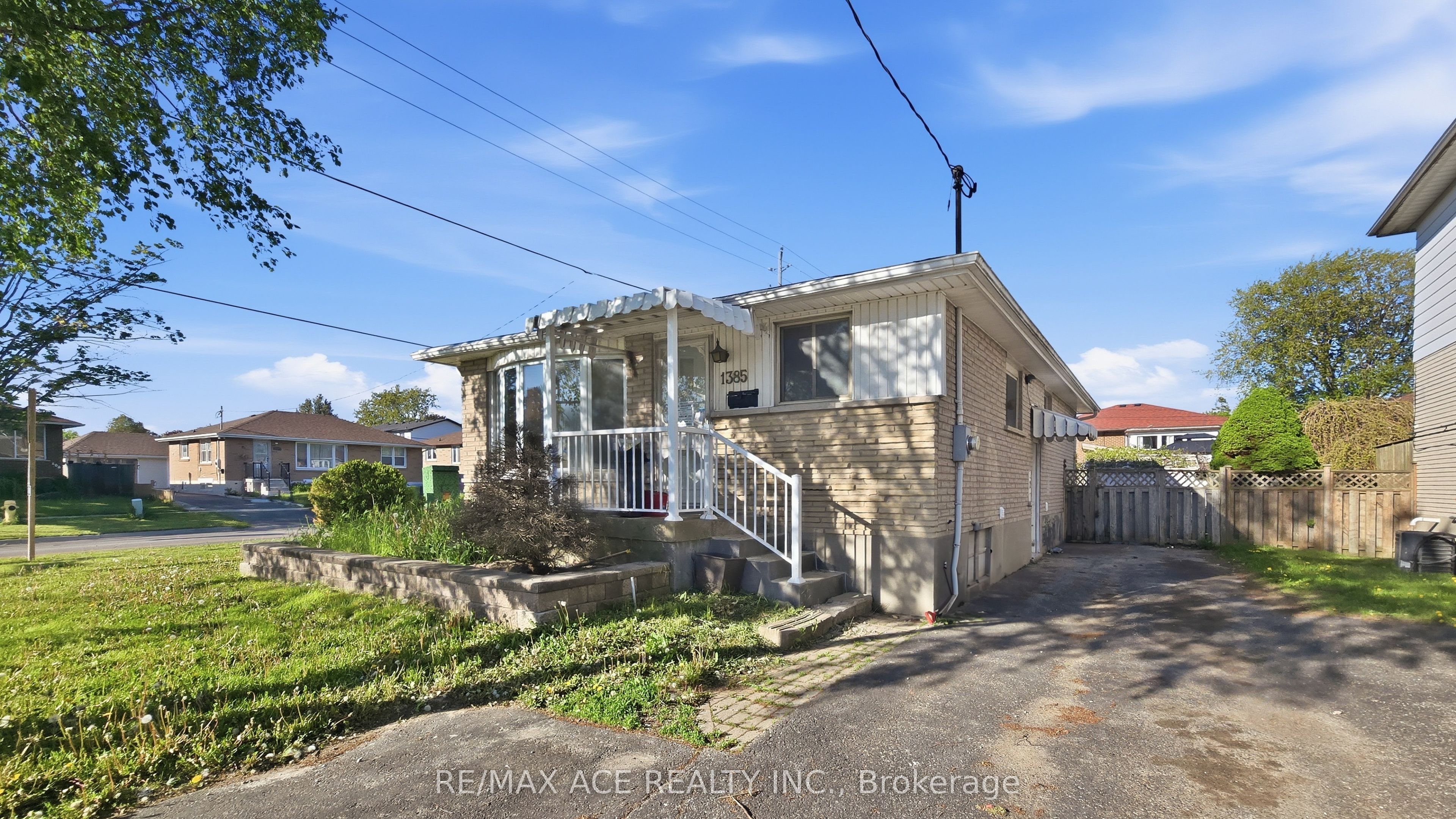 1385 Park Road S